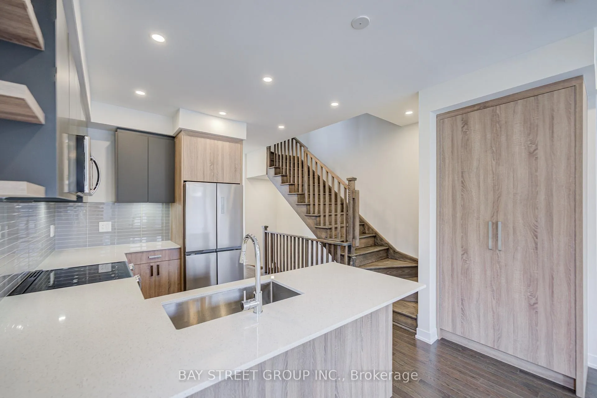 Photo 11 of 414 Lawrence Heights Way, Toronto, Englemount-Lawrence — HOMEH