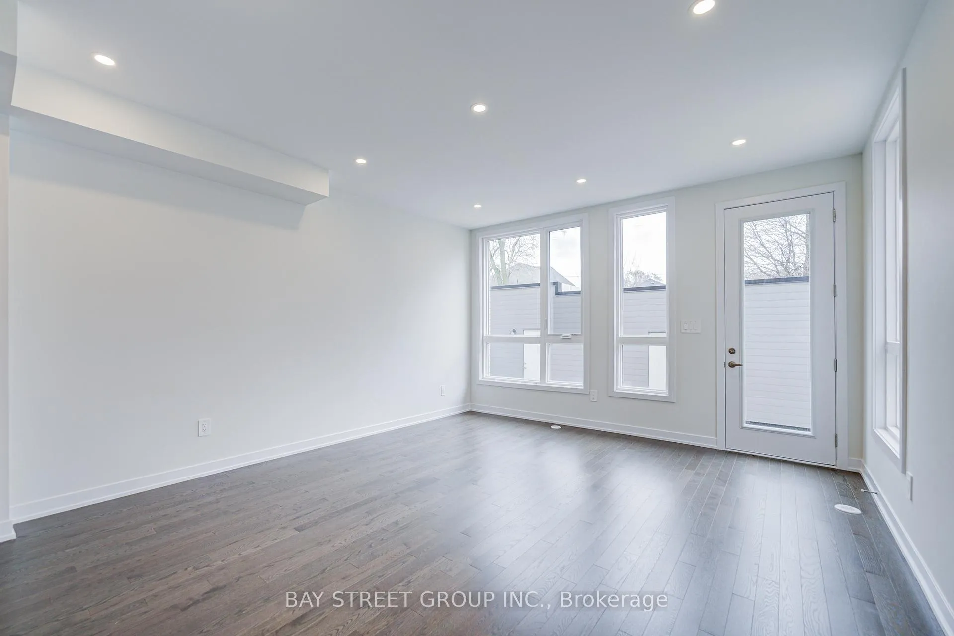 Photo 15 of 414 Lawrence Heights Way, Toronto, Englemount-Lawrence — HOMEH
