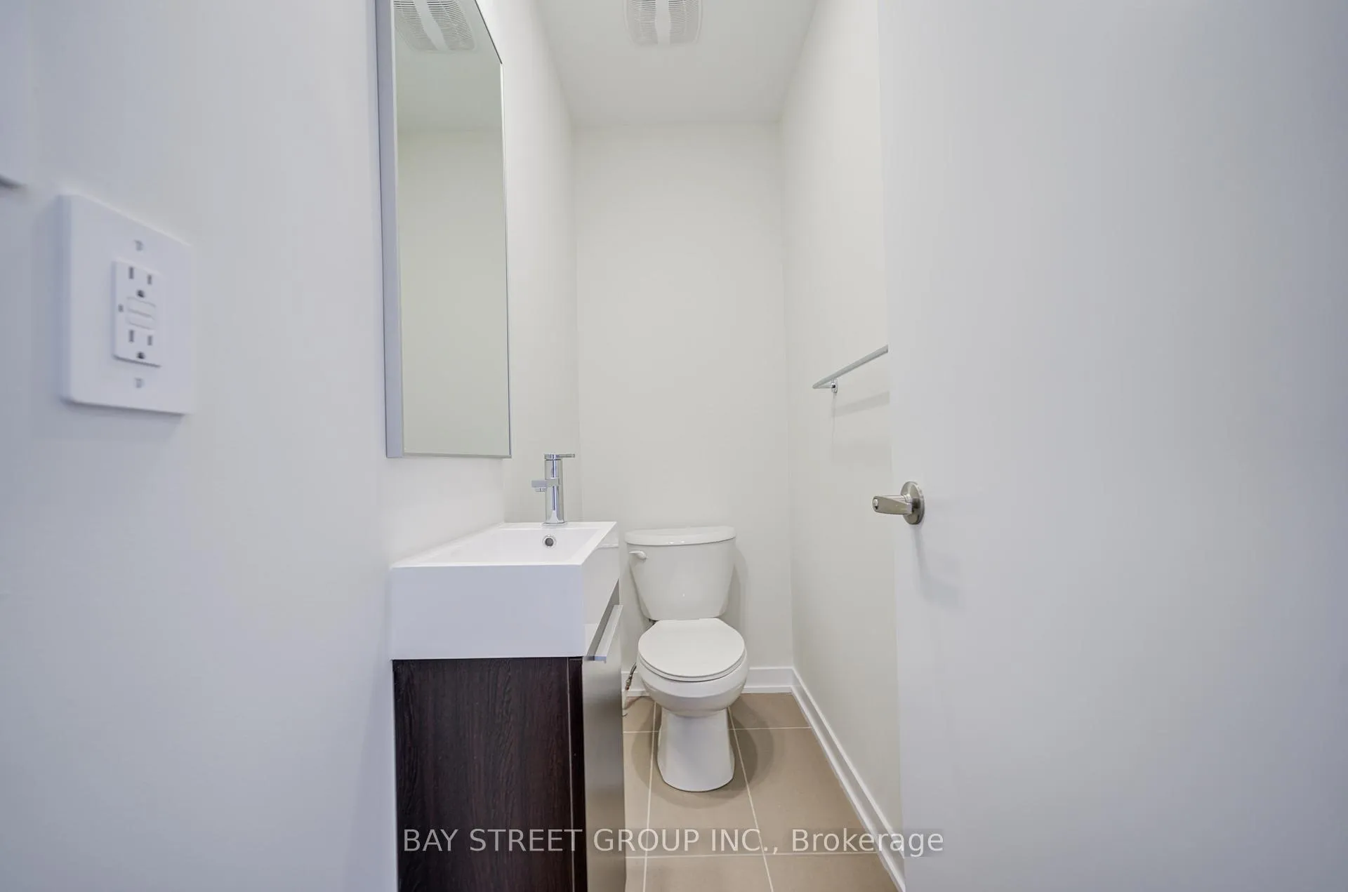 Photo 18 of 414 Lawrence Heights Way, Toronto, Englemount-Lawrence — HOMEH