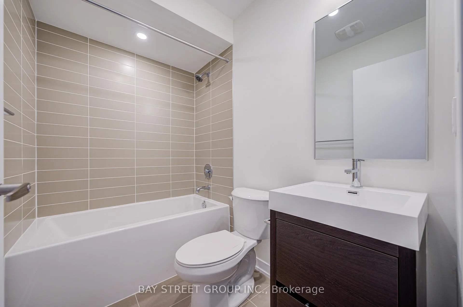 Photo 26 of 414 Lawrence Heights Way, Toronto, Englemount-Lawrence — HOMEH