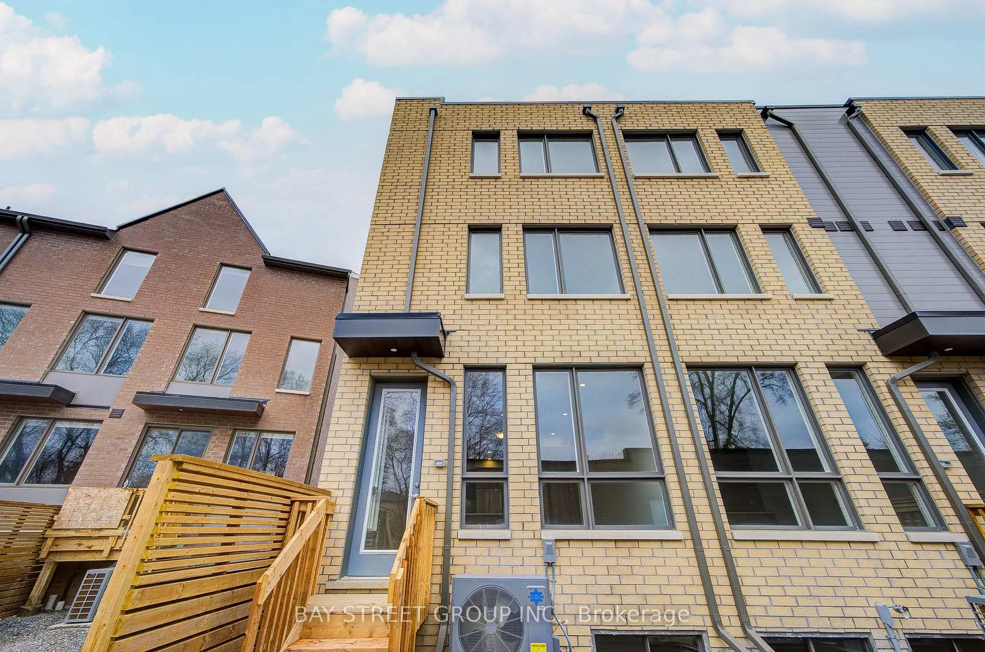 Photo 49 of 414 Lawrence Heights Way, Toronto, Englemount-Lawrence — HOMEH