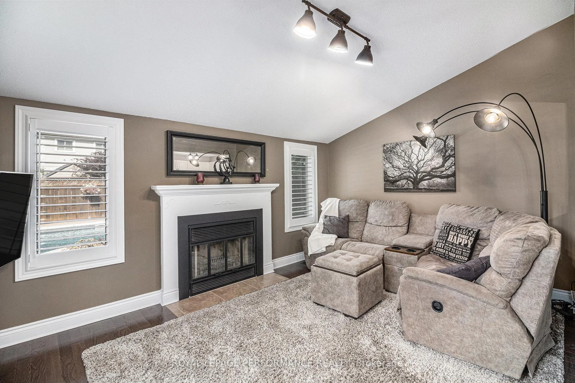 Photo 4 of 653 Thicket Way, Ottawa, Fallingbrook/Gardenway South — HOMEH