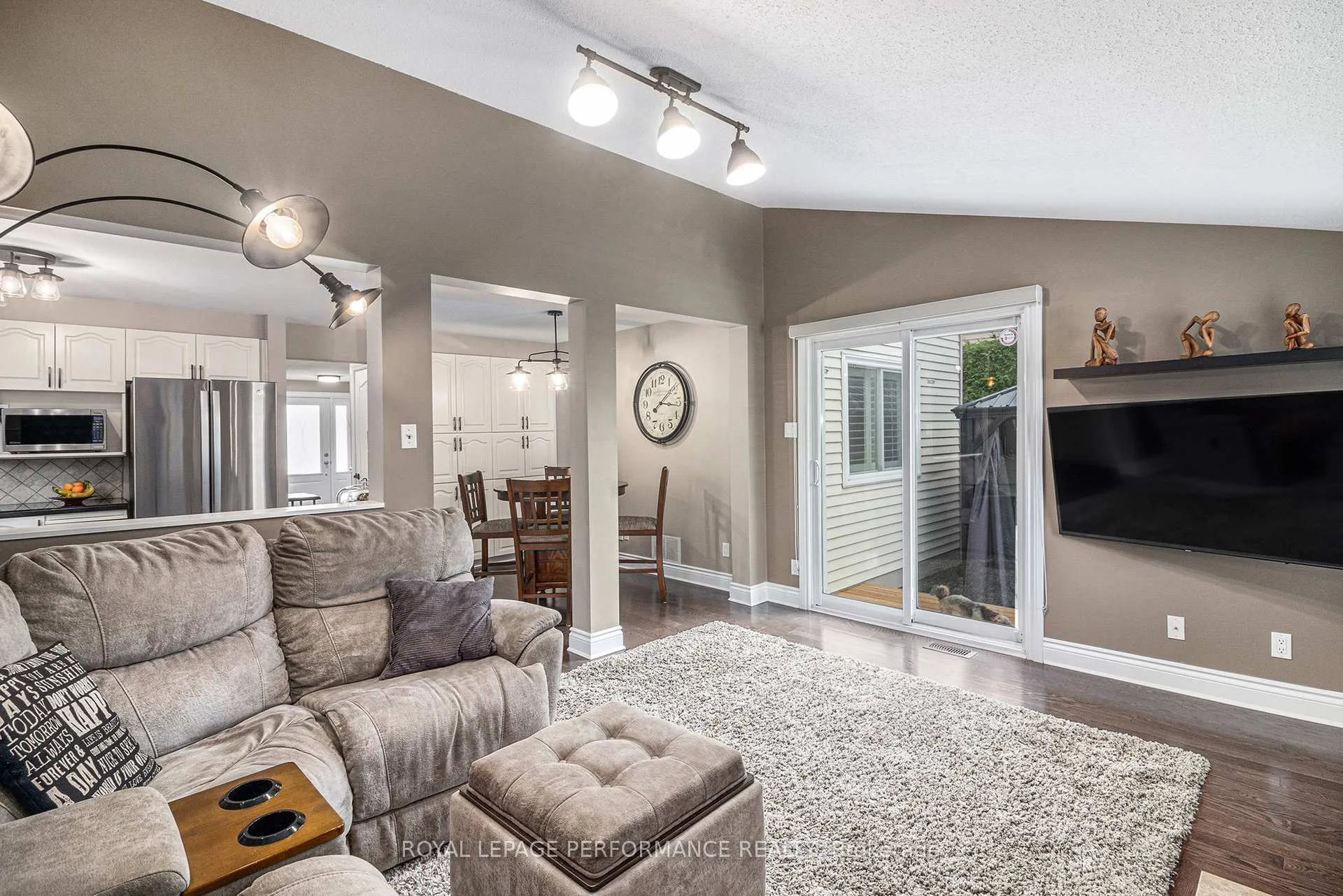Photo 5 of 653 Thicket Way, Ottawa, Fallingbrook/Gardenway South — HOMEH