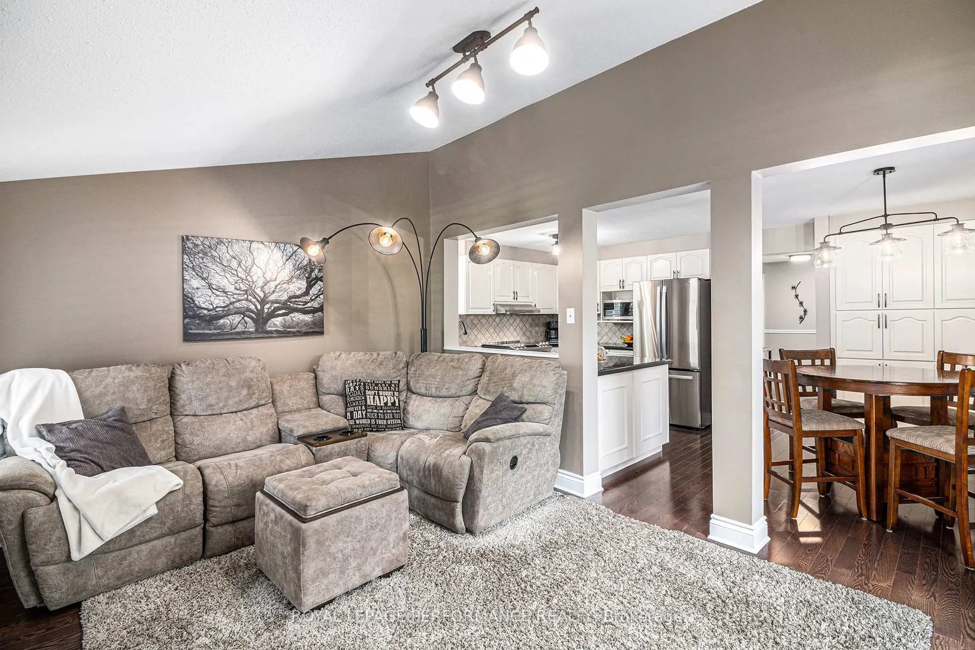 Photo 9 of 653 Thicket Way, Ottawa, Fallingbrook/Gardenway South — HOMEH