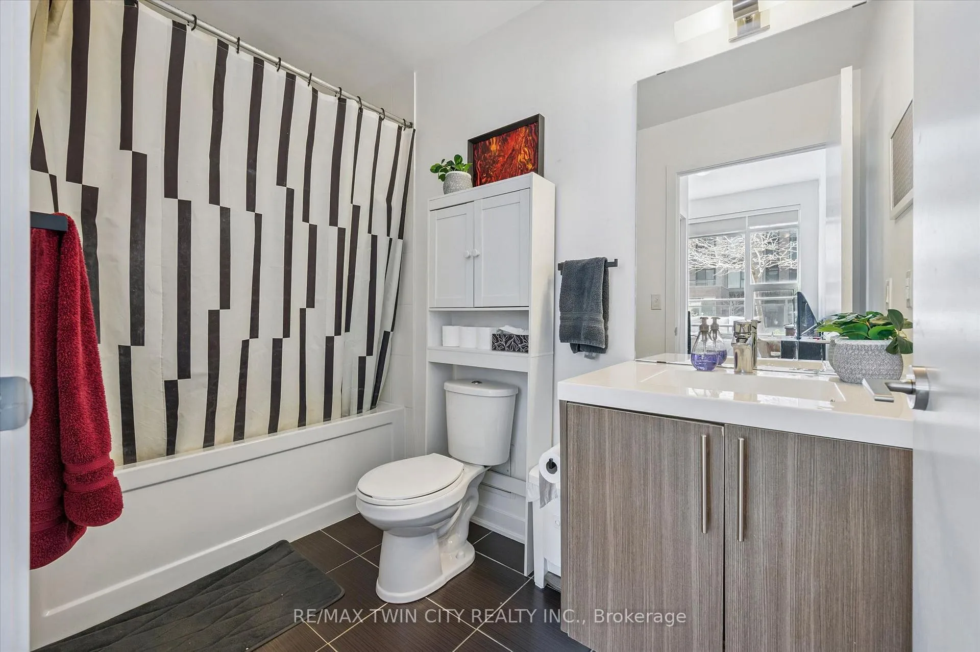 Photo 15 of Unit 103, 85 Duke Street W, Kitchener, City Commercial Core — HOMEH