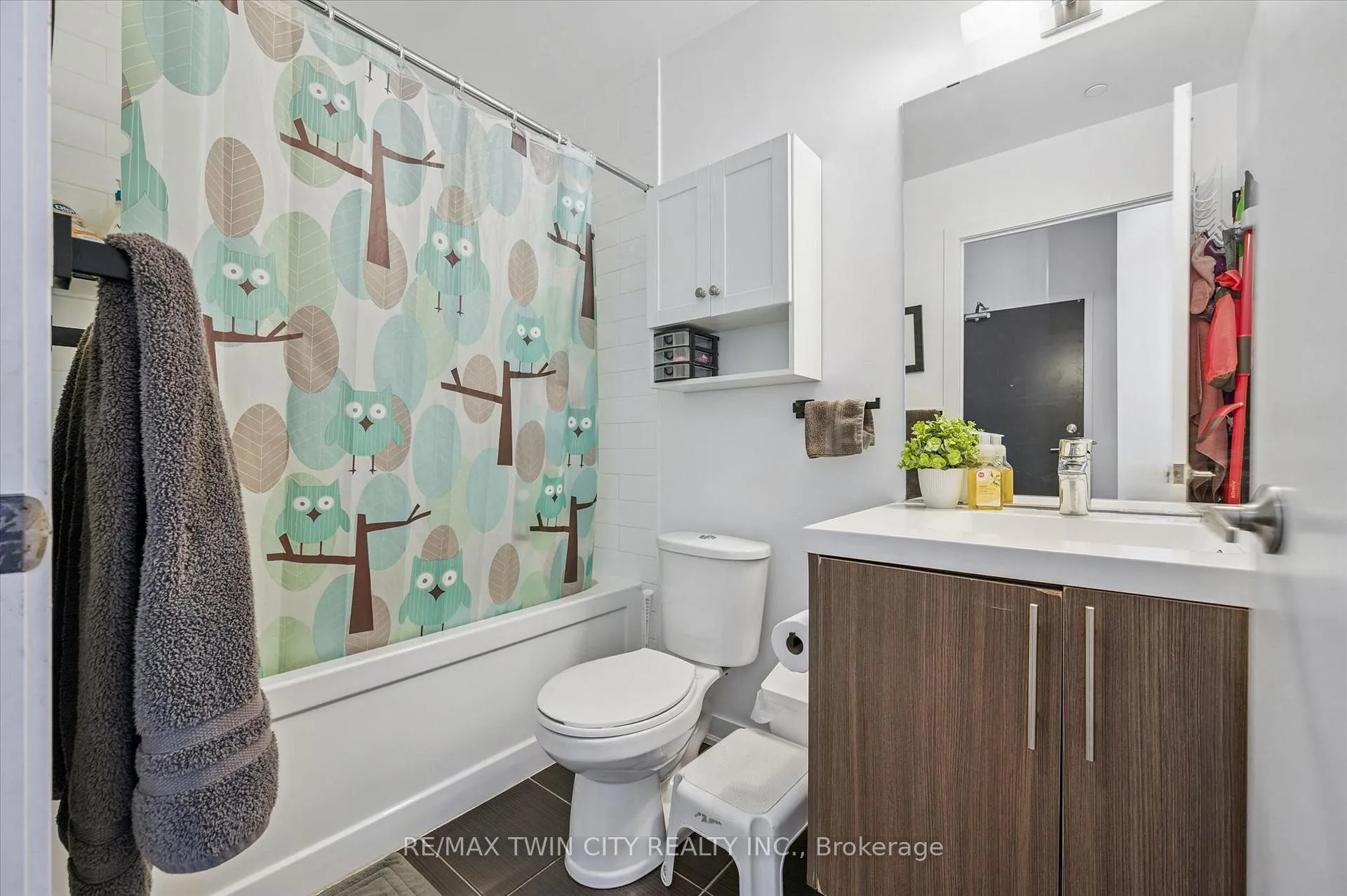 Photo 18 of Unit 103, 85 Duke Street W, Kitchener, City Commercial Core — HOMEH