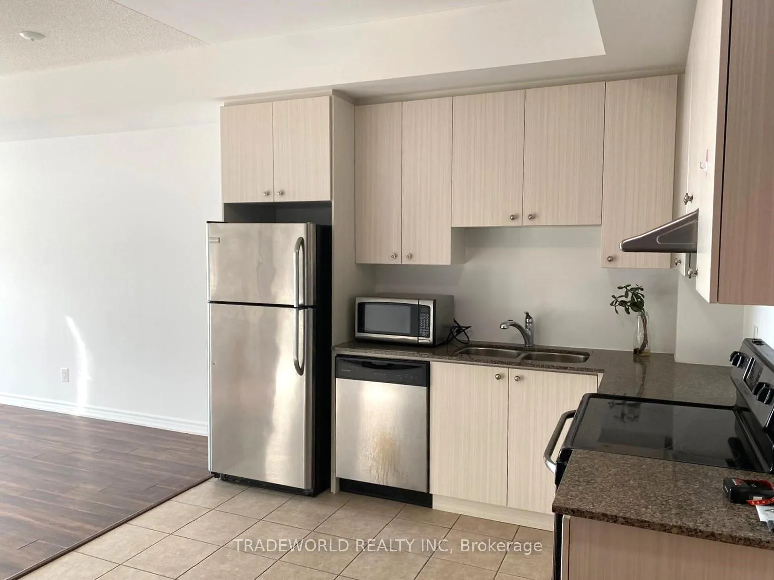 Photo 4 of Unit 712, 8323 Kennedy Road, Markham, Village Green-South Unionville — HOMEH