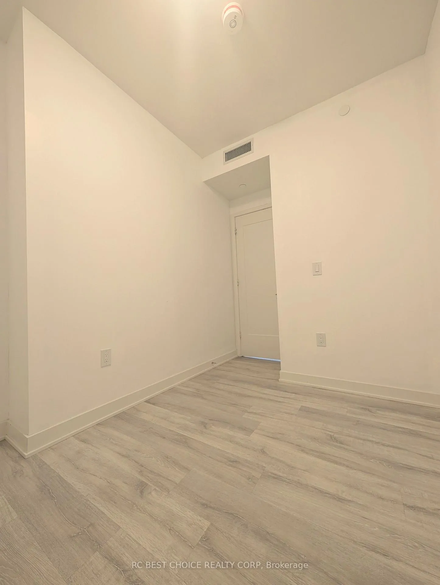 Photo 5 of Unit 835, 70 Princess St Street, Toronto, Waterfront Communities — HOMEH