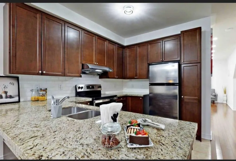 Photo 8 of 80 Lorenzo Circle, Brampton, Sandringham-Wellington — HOMEH