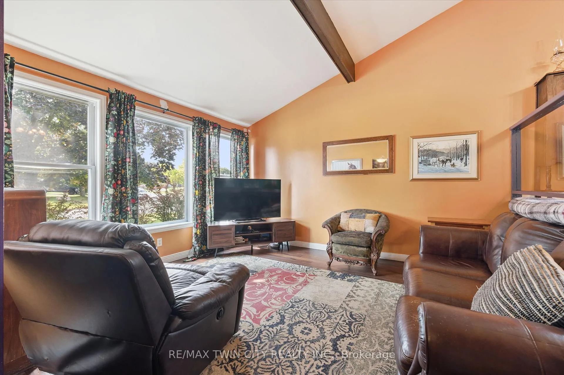 Photo 8 of 31 Saxony Circle, Cambridge, Blair Road — HOMEH