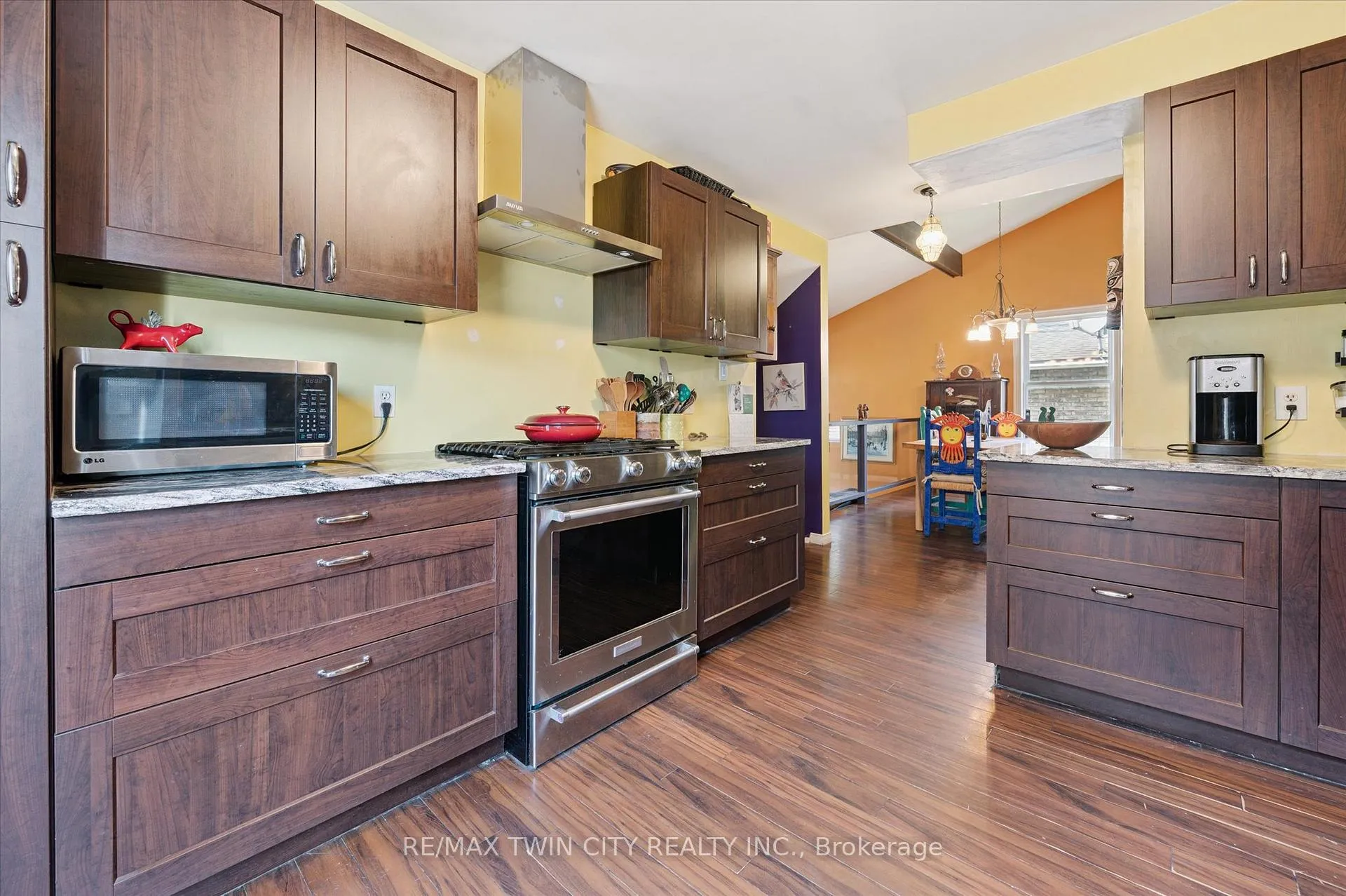 Photo 16 of 31 Saxony Circle, Cambridge, Blair Road — HOMEH