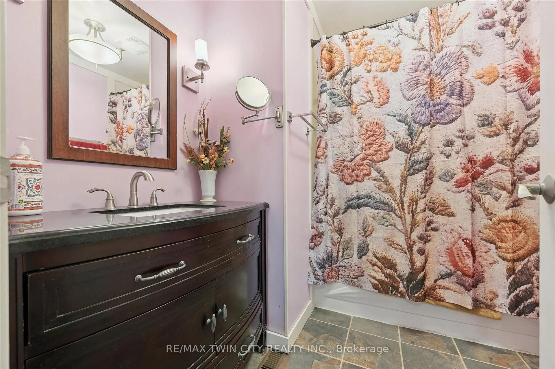 Photo 23 of 31 Saxony Circle, Cambridge, Blair Road — HOMEH