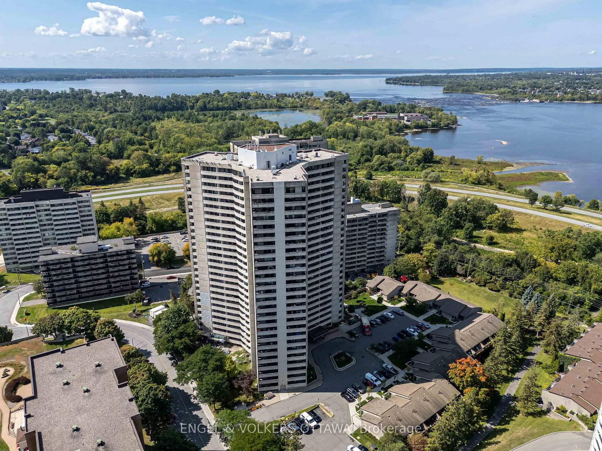 Photo 1 of Unit 606, 1171 Ambleside Drive, Ottawa, Woodroffe — HOMEH