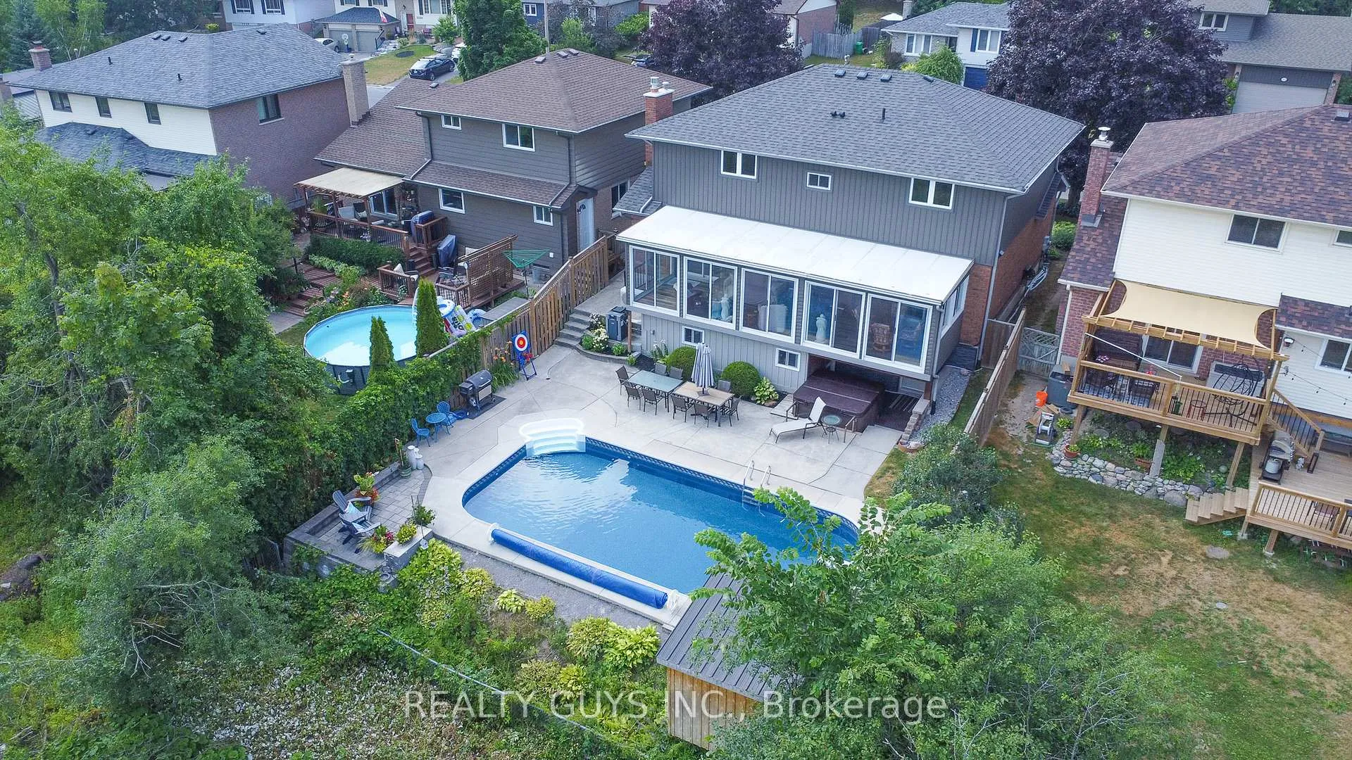 Photo 1 of 2515 Farmcrest Avenue, Peterborough, Ashburnham Ward 4 — HOMEH