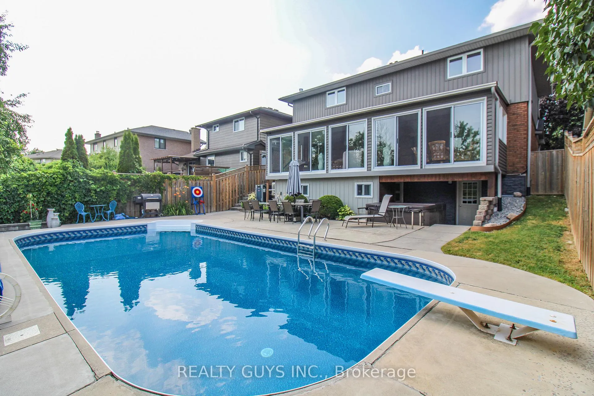 Photo 7 of 2515 Farmcrest Avenue, Peterborough, Ashburnham Ward 4 — HOMEH