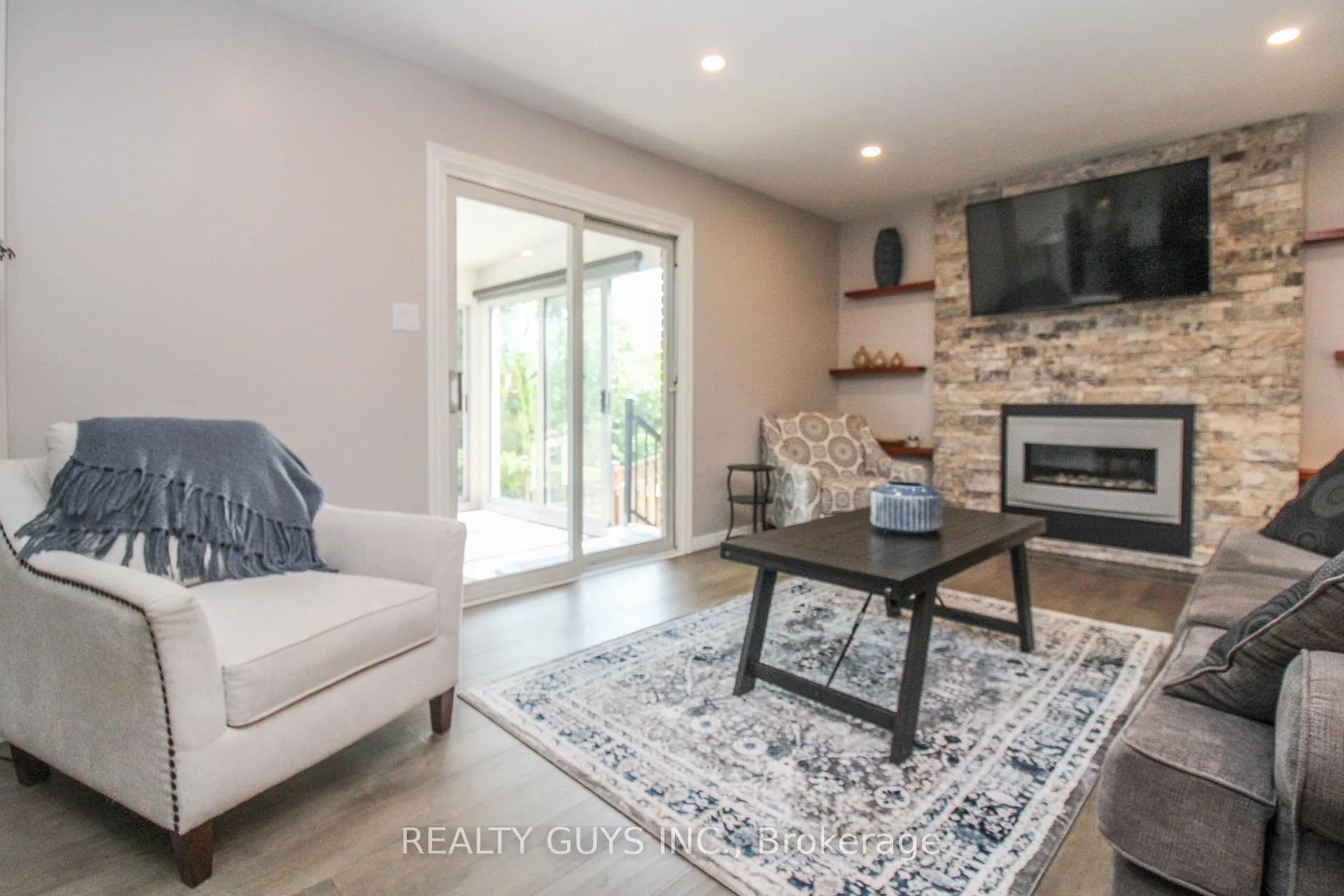Photo 26 of 2515 Farmcrest Avenue, Peterborough, Ashburnham Ward 4 — HOMEH