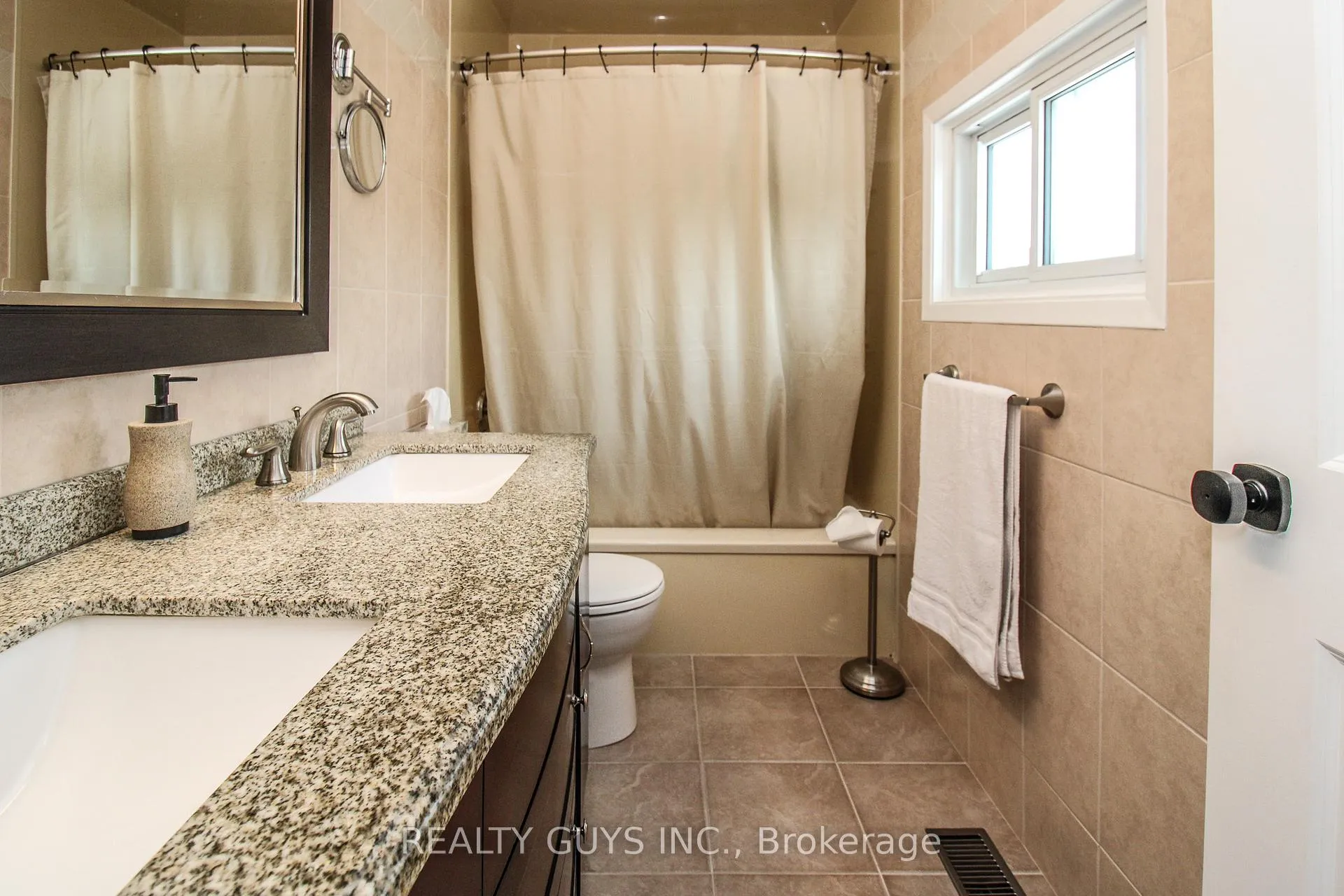 Photo 39 of 2515 Farmcrest Avenue, Peterborough, Ashburnham Ward 4 — HOMEH