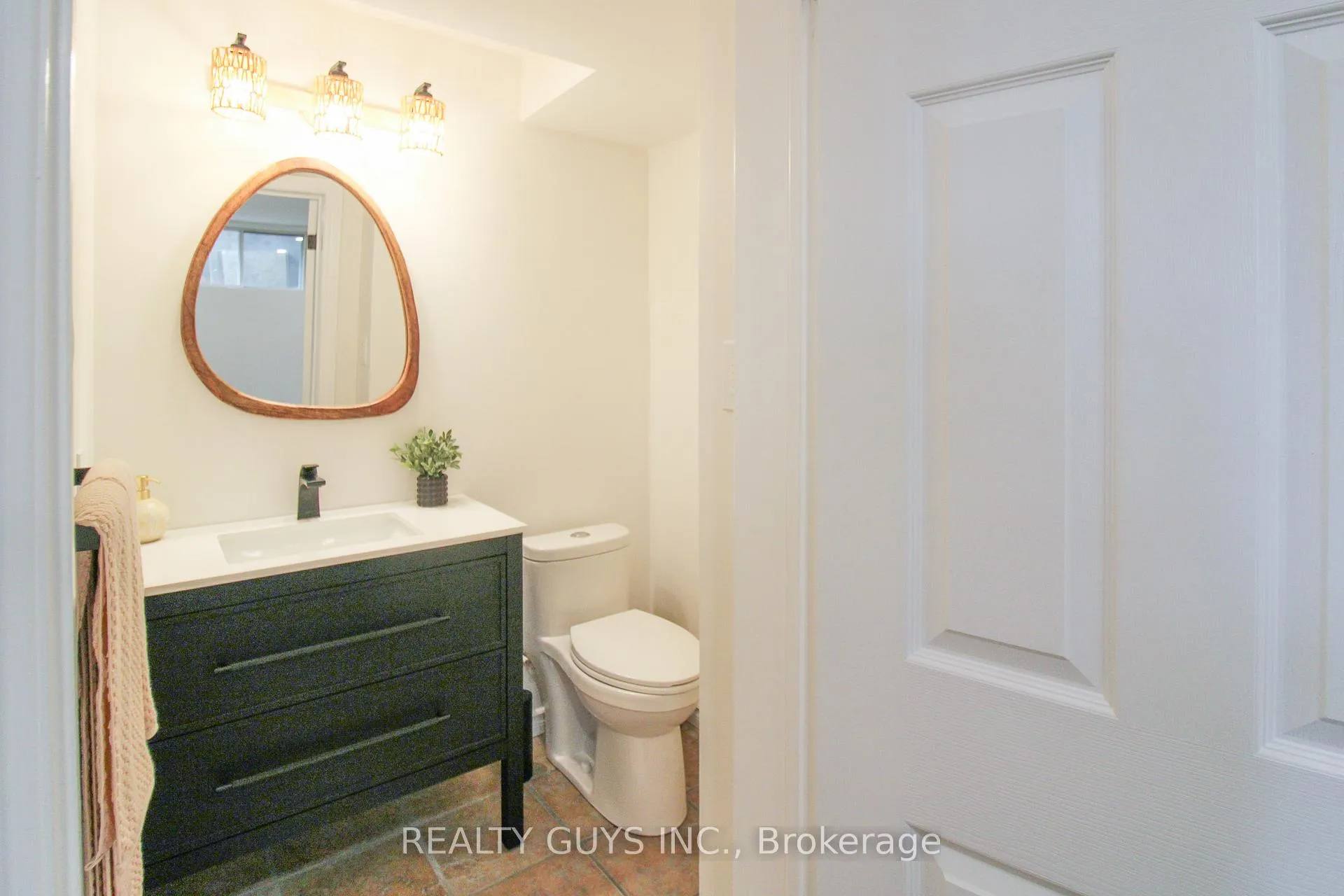 Photo 48 of 2515 Farmcrest Avenue, Peterborough, Ashburnham Ward 4 — HOMEH