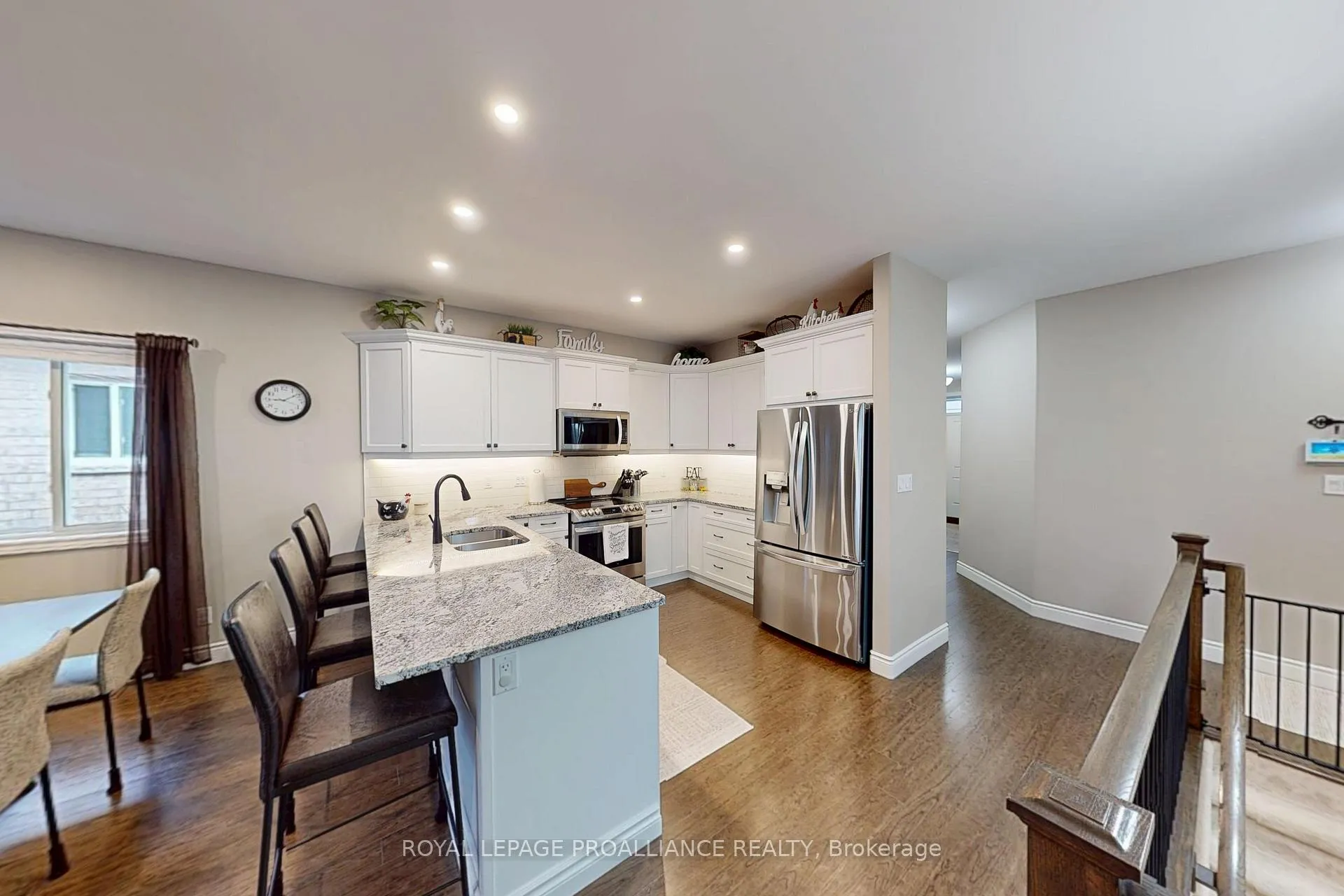 Photo 3 of 37 Farmington Crescent, Belleville, Thurlow Ward — HOMEH
