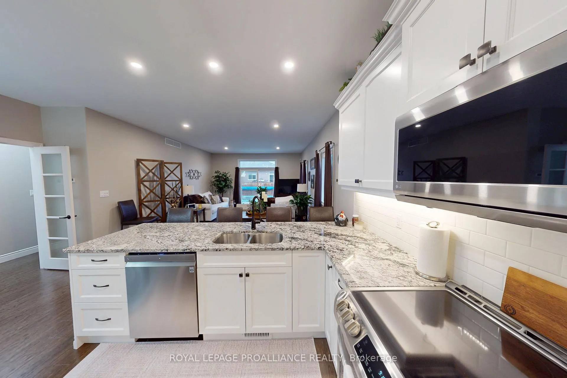 Photo 5 of 37 Farmington Crescent, Belleville, Thurlow Ward — HOMEH