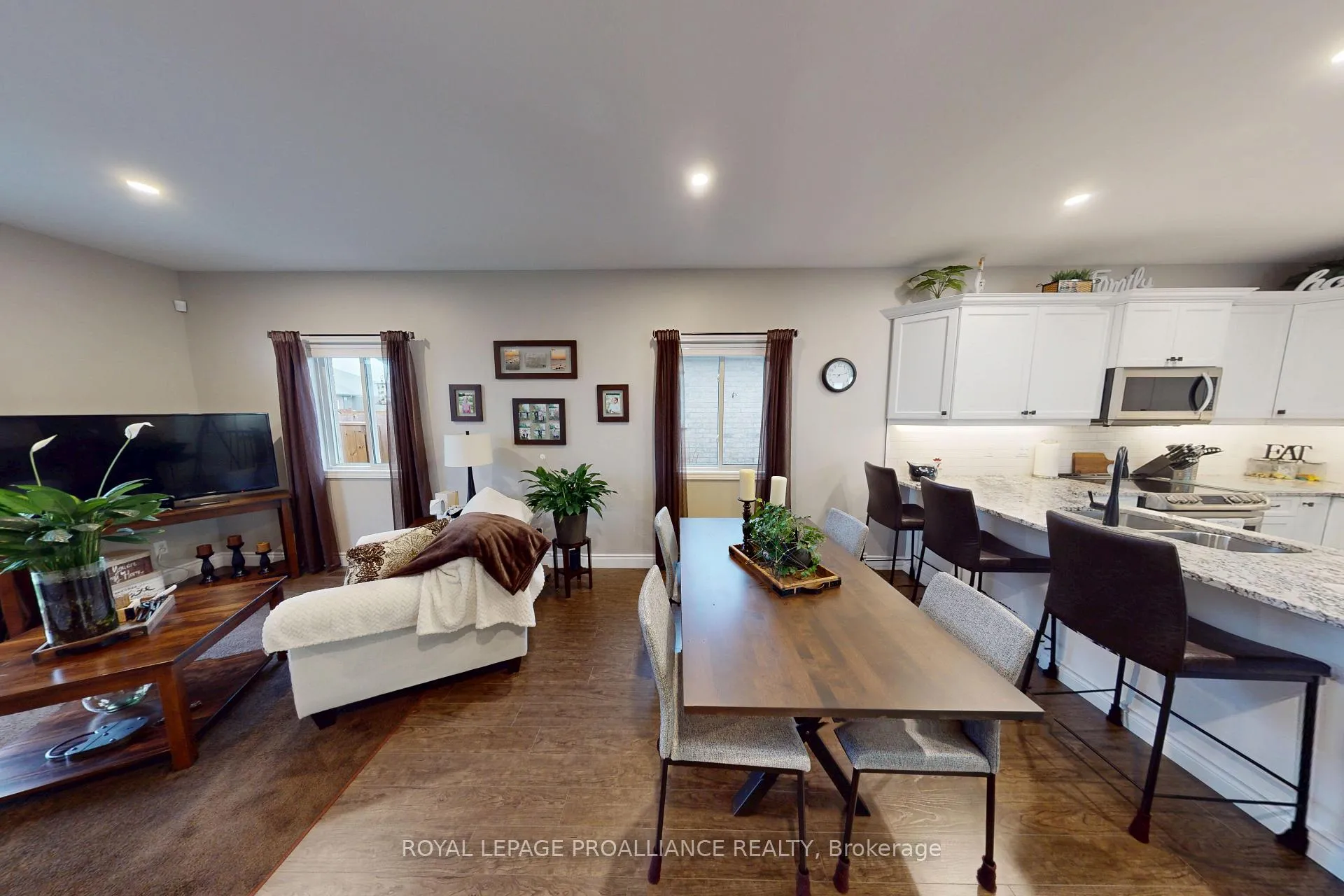 Photo 6 of 37 Farmington Crescent, Belleville, Thurlow Ward — HOMEH