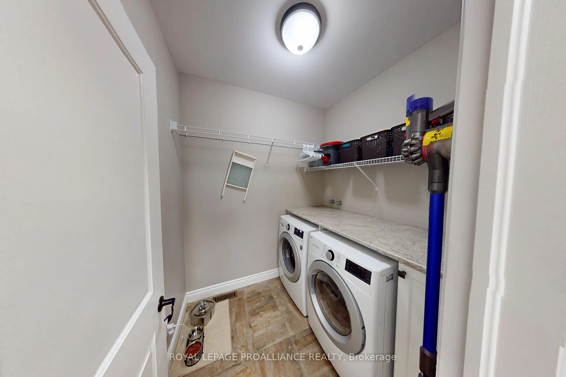 Photo 10 of 37 Farmington Crescent, Belleville, Thurlow Ward — HOMEH