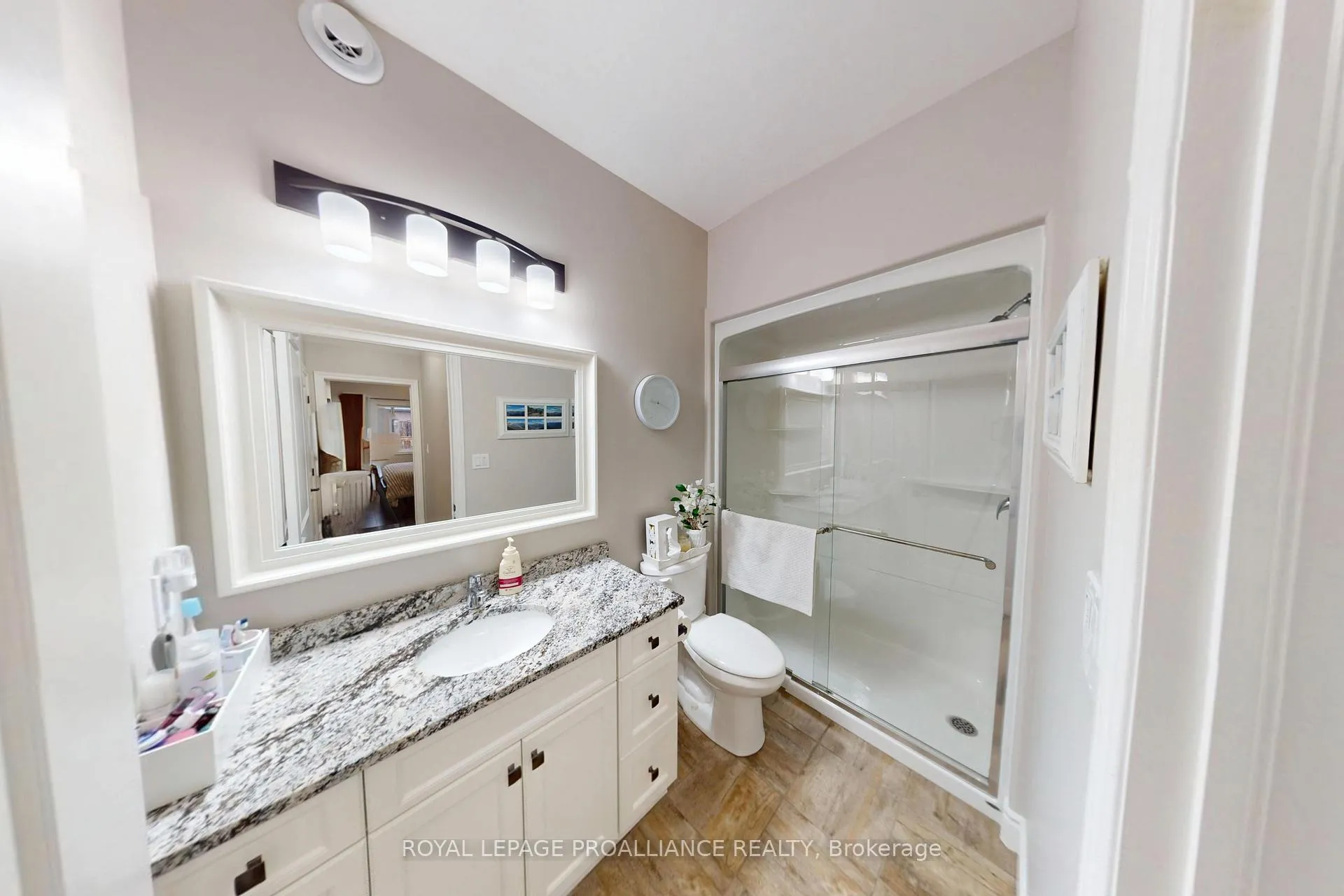 Photo 14 of 37 Farmington Crescent, Belleville, Thurlow Ward — HOMEH