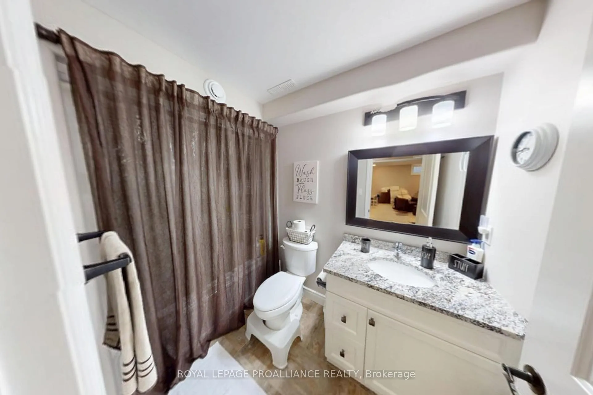 Photo 20 of 37 Farmington Crescent, Belleville, Thurlow Ward — HOMEH