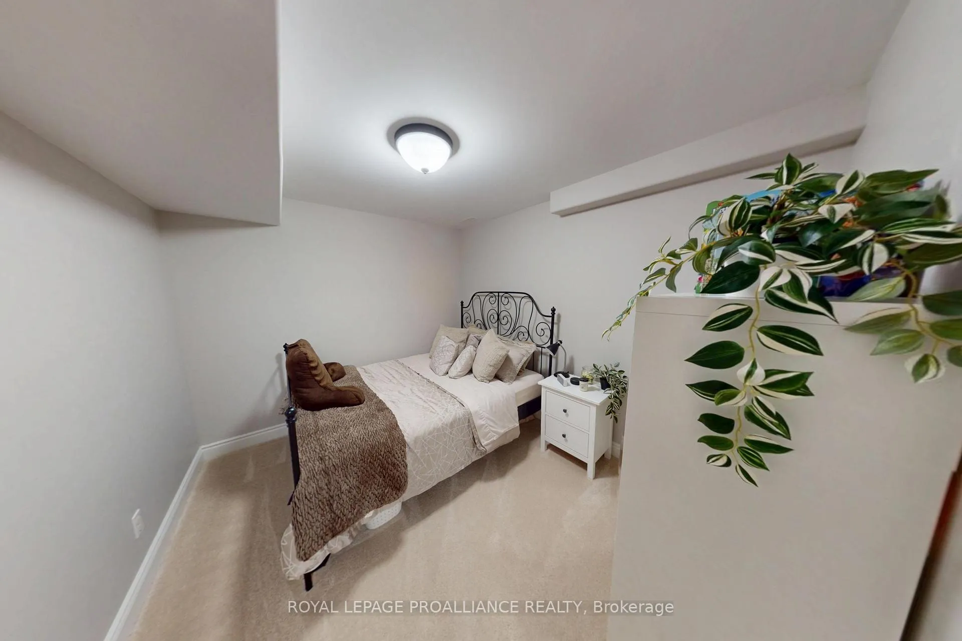 Photo 21 of 37 Farmington Crescent, Belleville, Thurlow Ward — HOMEH
