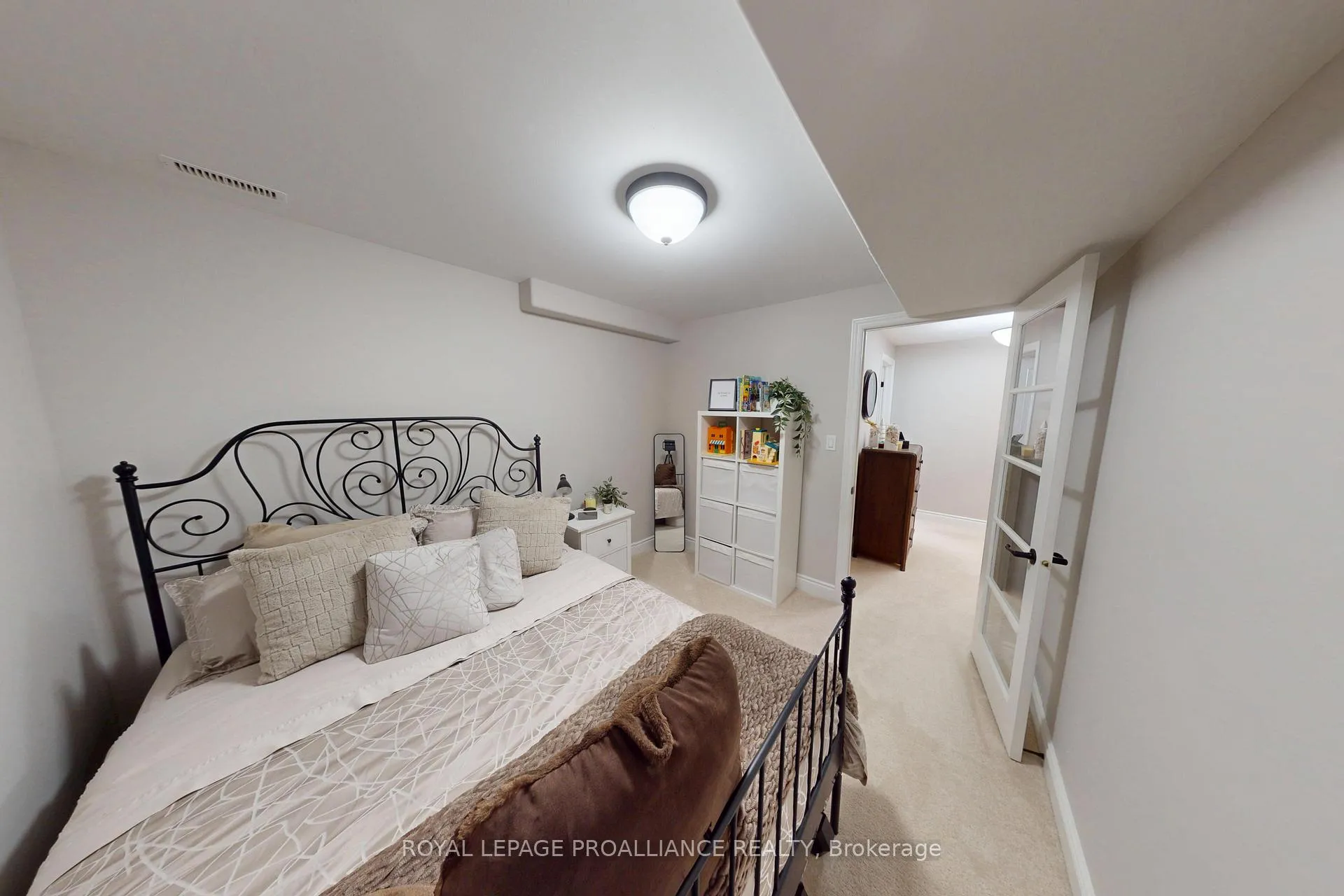 Photo 22 of 37 Farmington Crescent, Belleville, Thurlow Ward — HOMEH