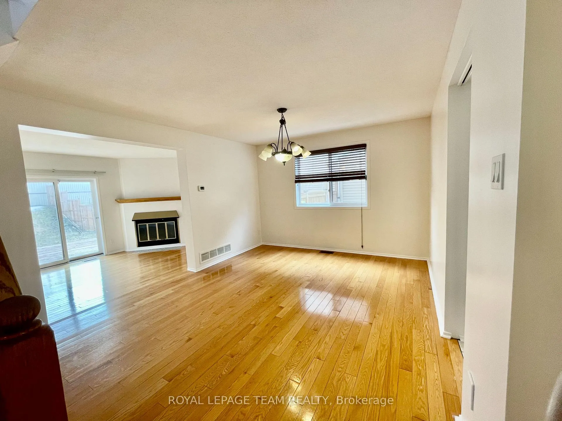 Photo 2 of 128 Pinetrail Crescent, Ottawa, Centrepointe — HOMEH