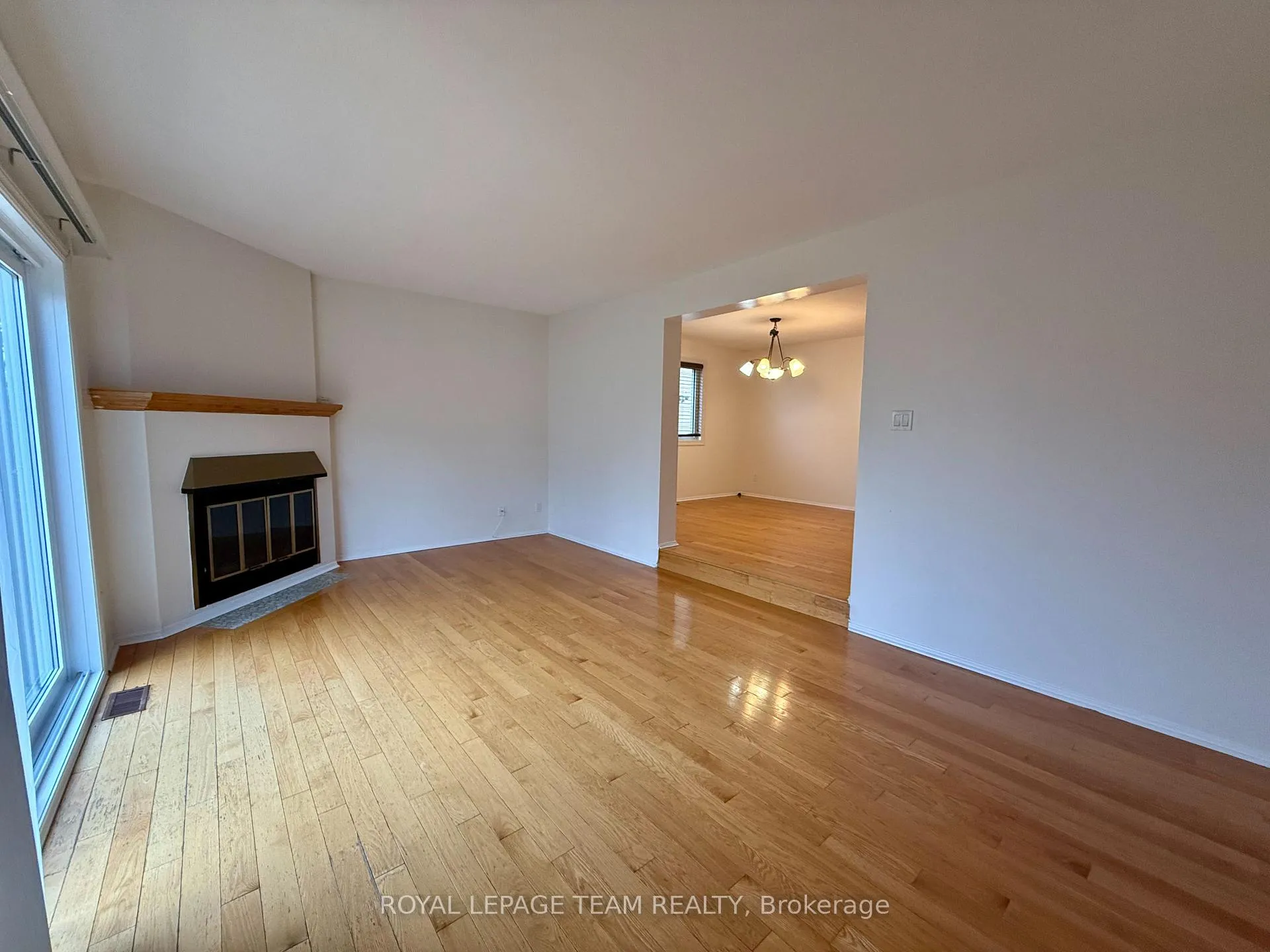 Photo 4 of 128 Pinetrail Crescent, Ottawa, Centrepointe — HOMEH
