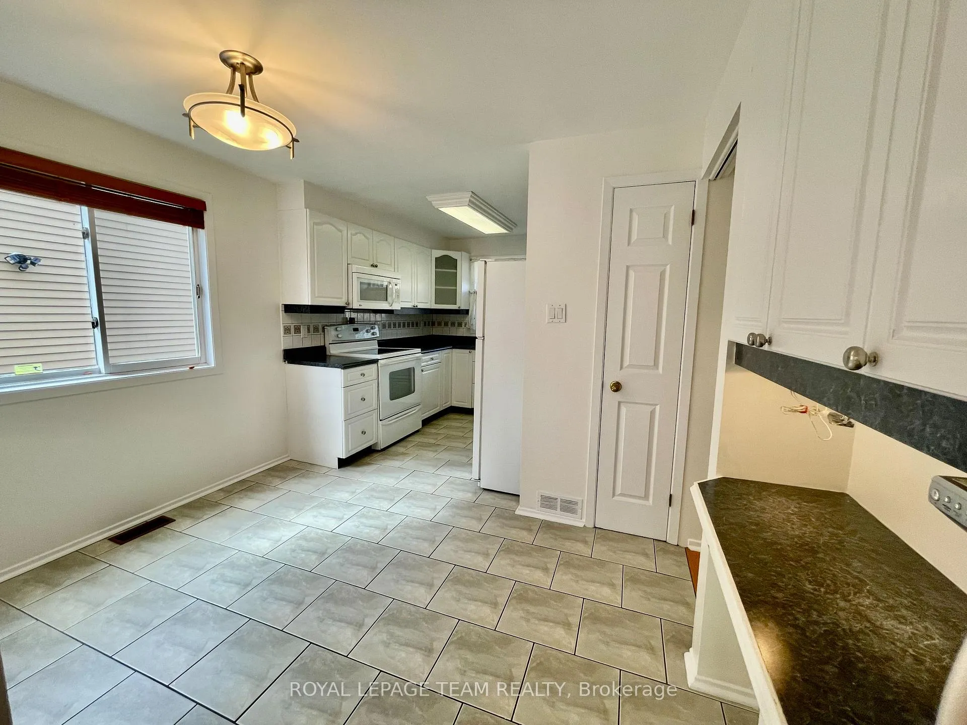 Photo 10 of 128 Pinetrail Crescent, Ottawa, Centrepointe — HOMEH