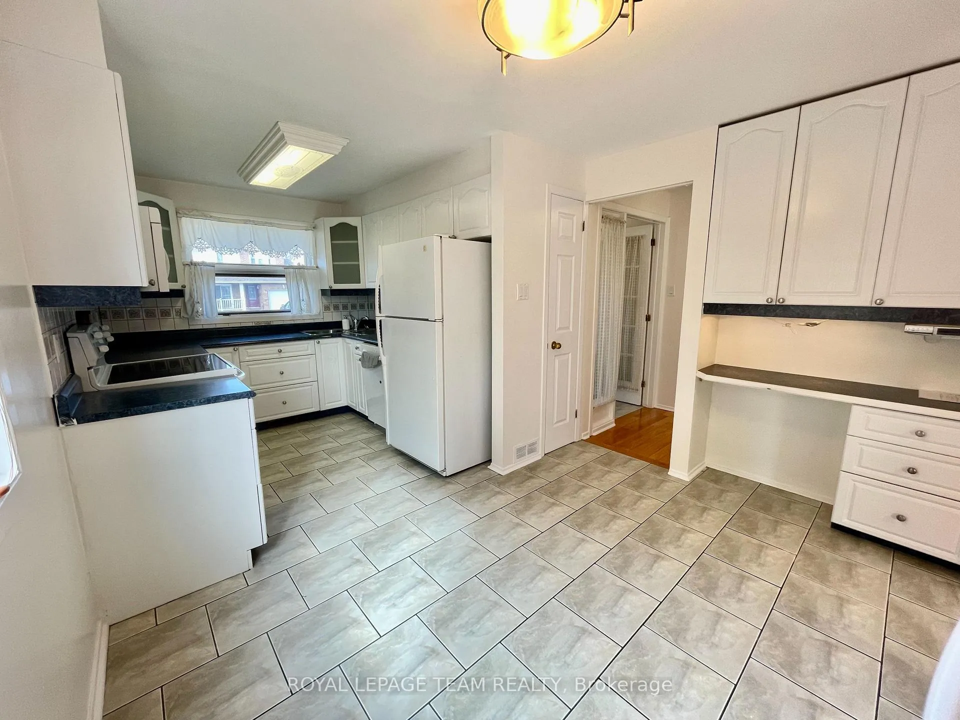 Photo 11 of 128 Pinetrail Crescent, Ottawa, Centrepointe — HOMEH