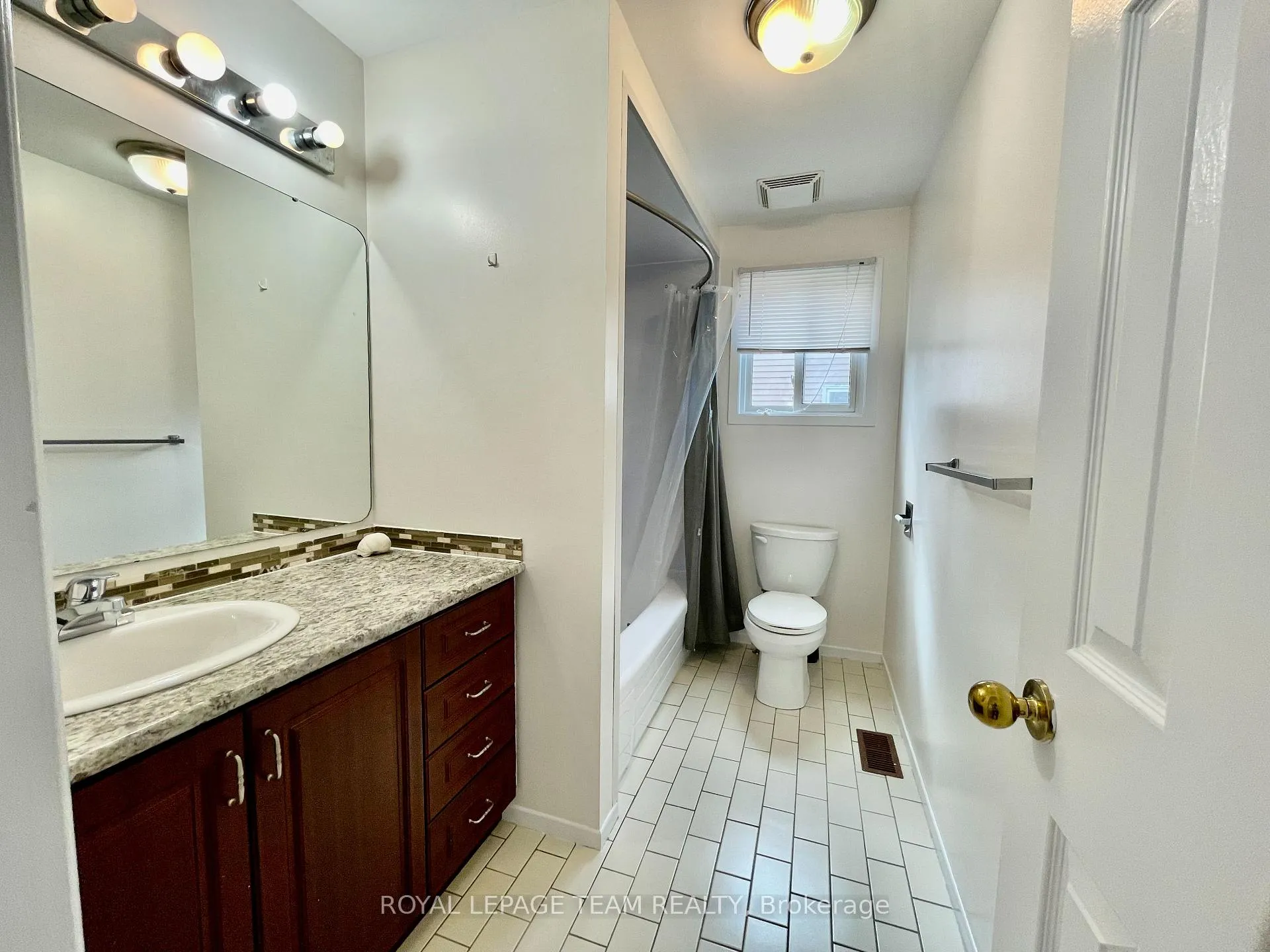 Photo 14 of 128 Pinetrail Crescent, Ottawa, Centrepointe — HOMEH