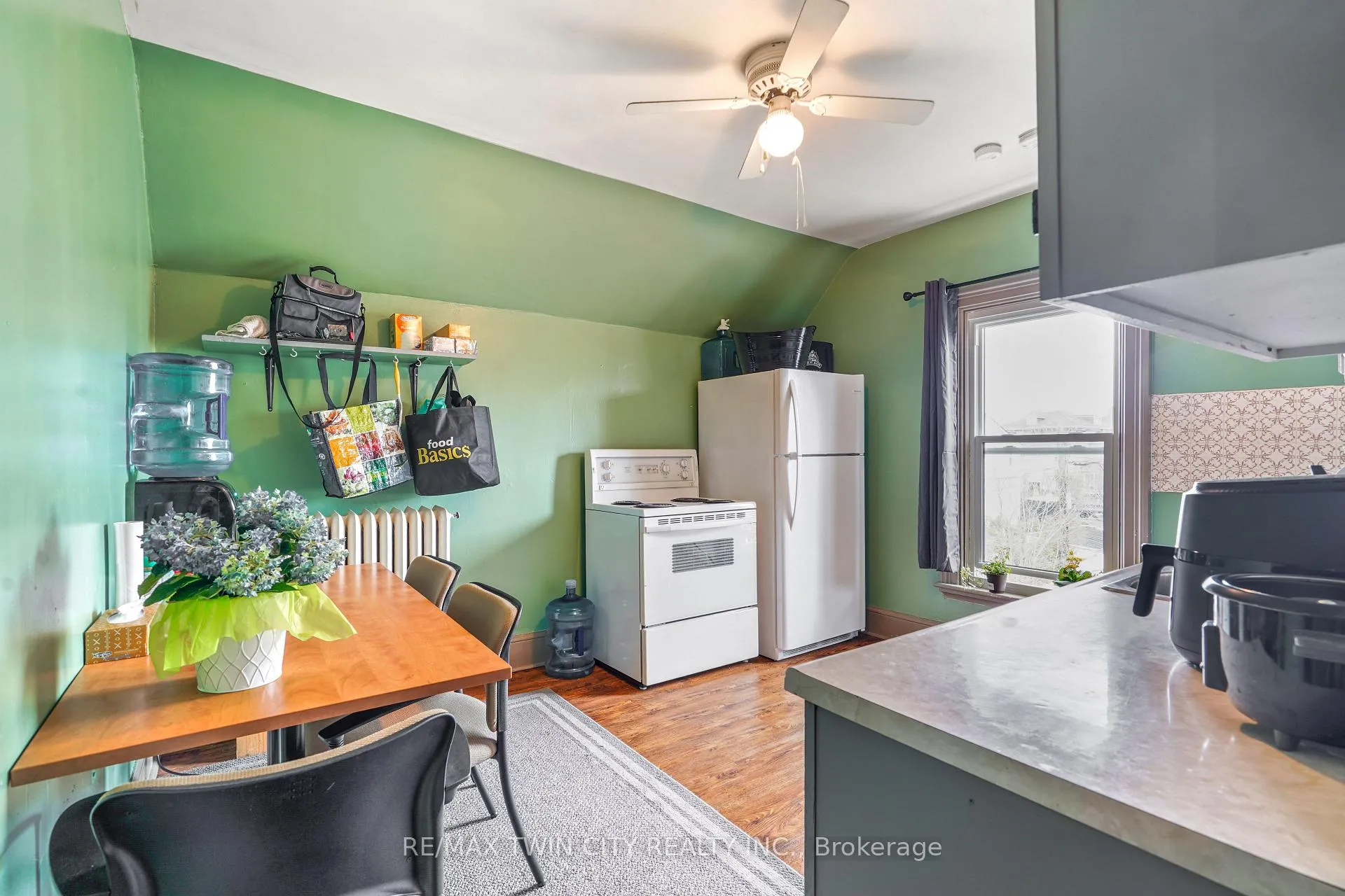 Photo 7 of 10 Henrietta Street, Brantford, Lansdowne — HOMEH