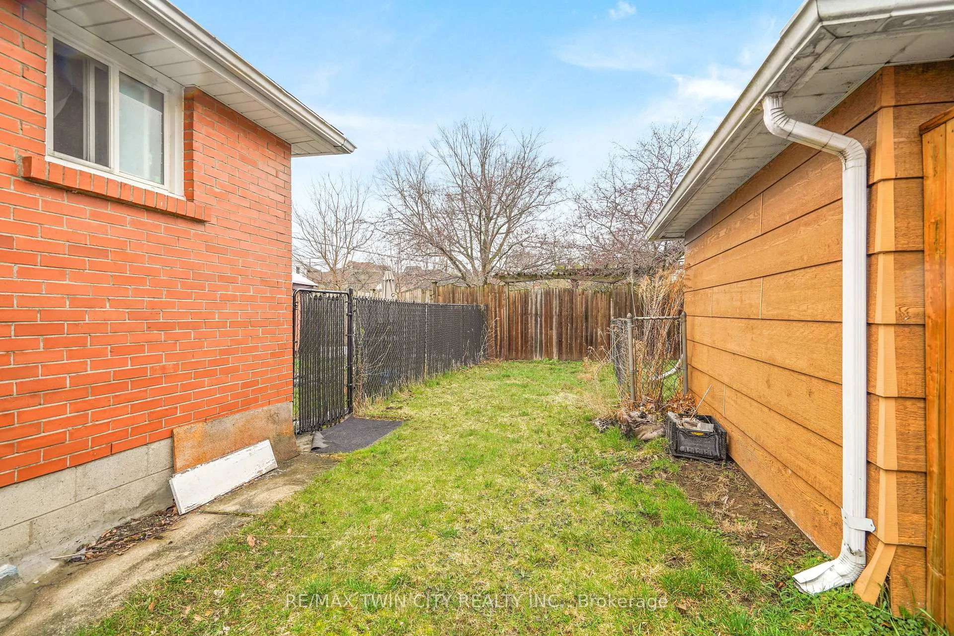 Photo 31 of 10 Henrietta Street, Brantford, Lansdowne — HOMEH
