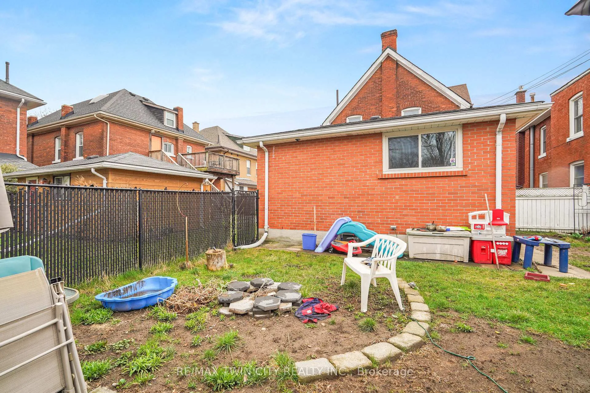 Photo 33 of 10 Henrietta Street, Brantford, Lansdowne — HOMEH