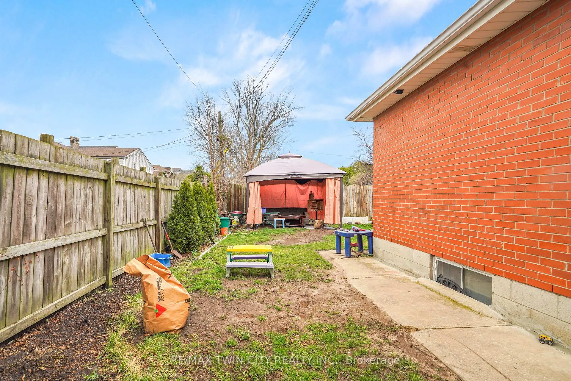 Photo 36 of 10 Henrietta Street, Brantford, Lansdowne — HOMEH