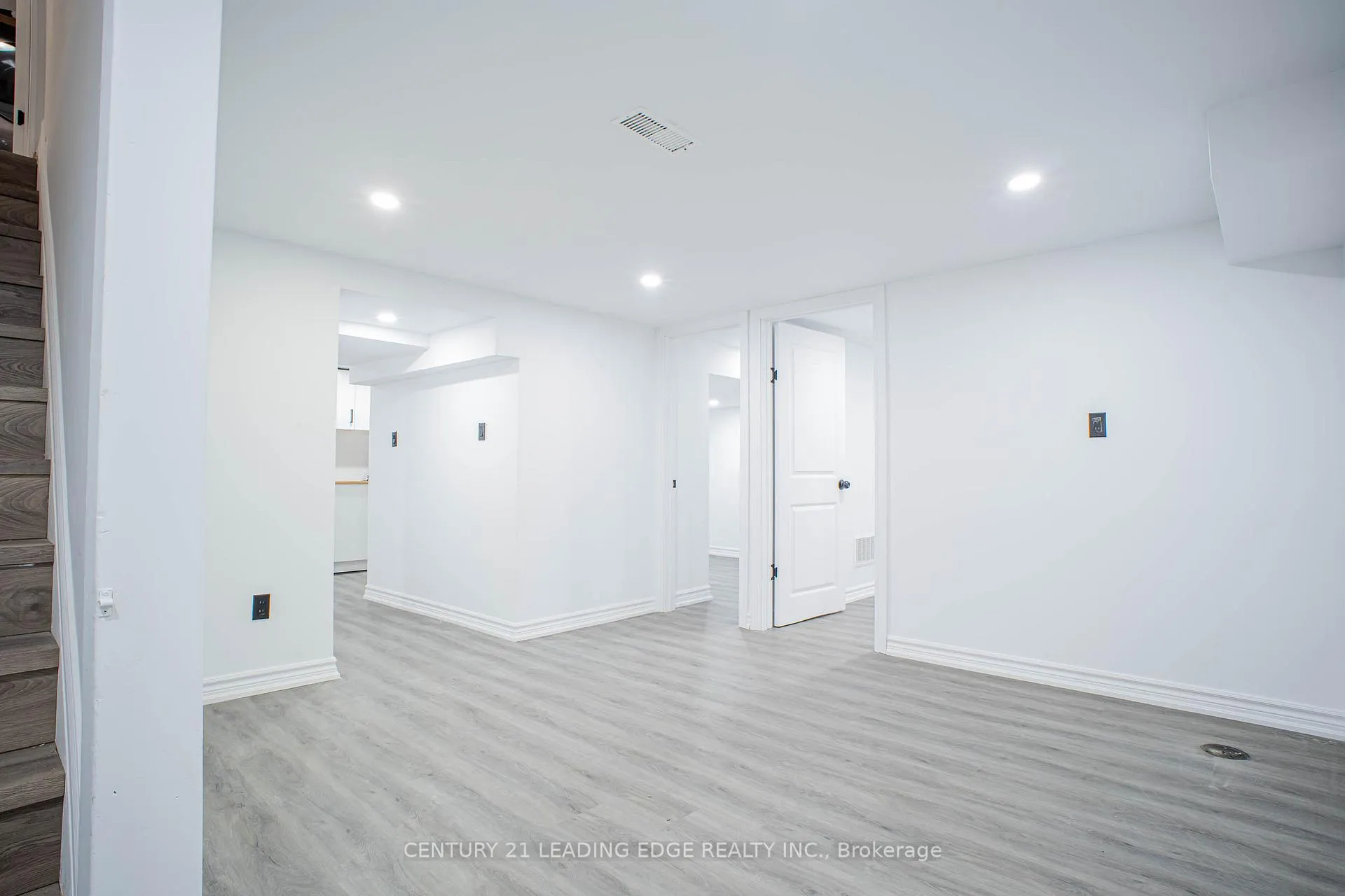 Photo 22 of 77 Elford Crescent, Hamilton, Vincent — HOMEH