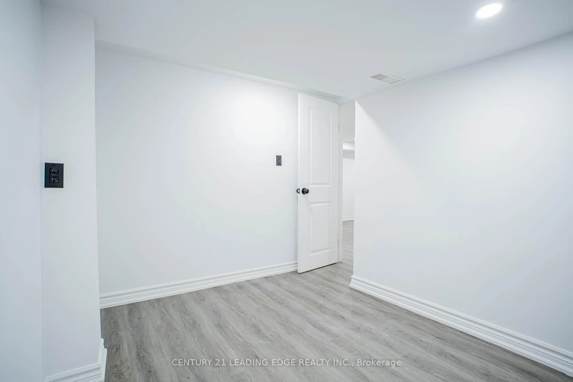 Photo 24 of 77 Elford Crescent, Hamilton, Vincent — HOMEH