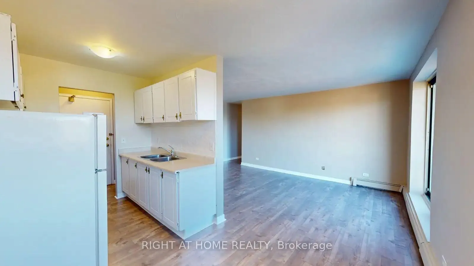 Photo 5 of Unit 604, 125 Forest Avenue, Hamilton, Corktown — HOMEH