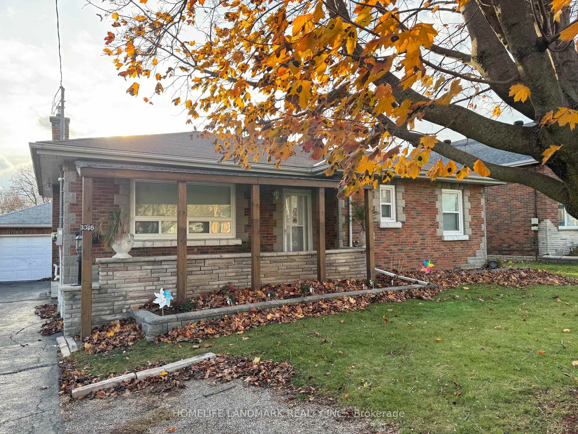 Photo 2 of Unit Main, 1316 Simcoe Street S, Oshawa, Lakeview — HOMEH