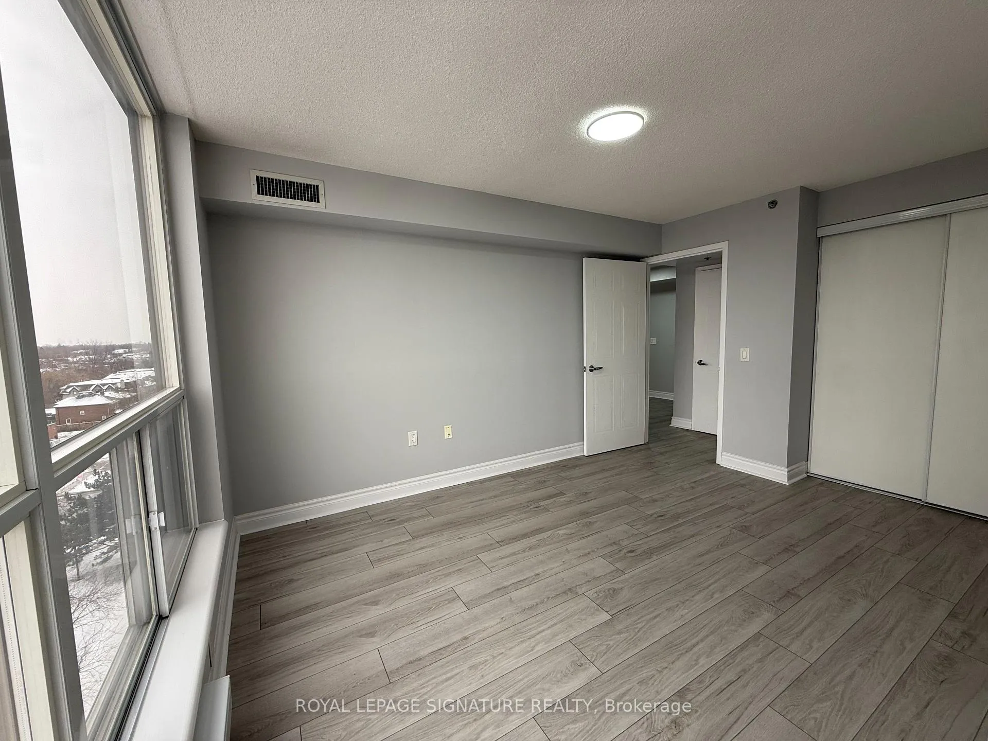 Photo 6 of Unit 605, 2 Neptune Drive, Toronto, Englemount-Lawrence — HOMEH