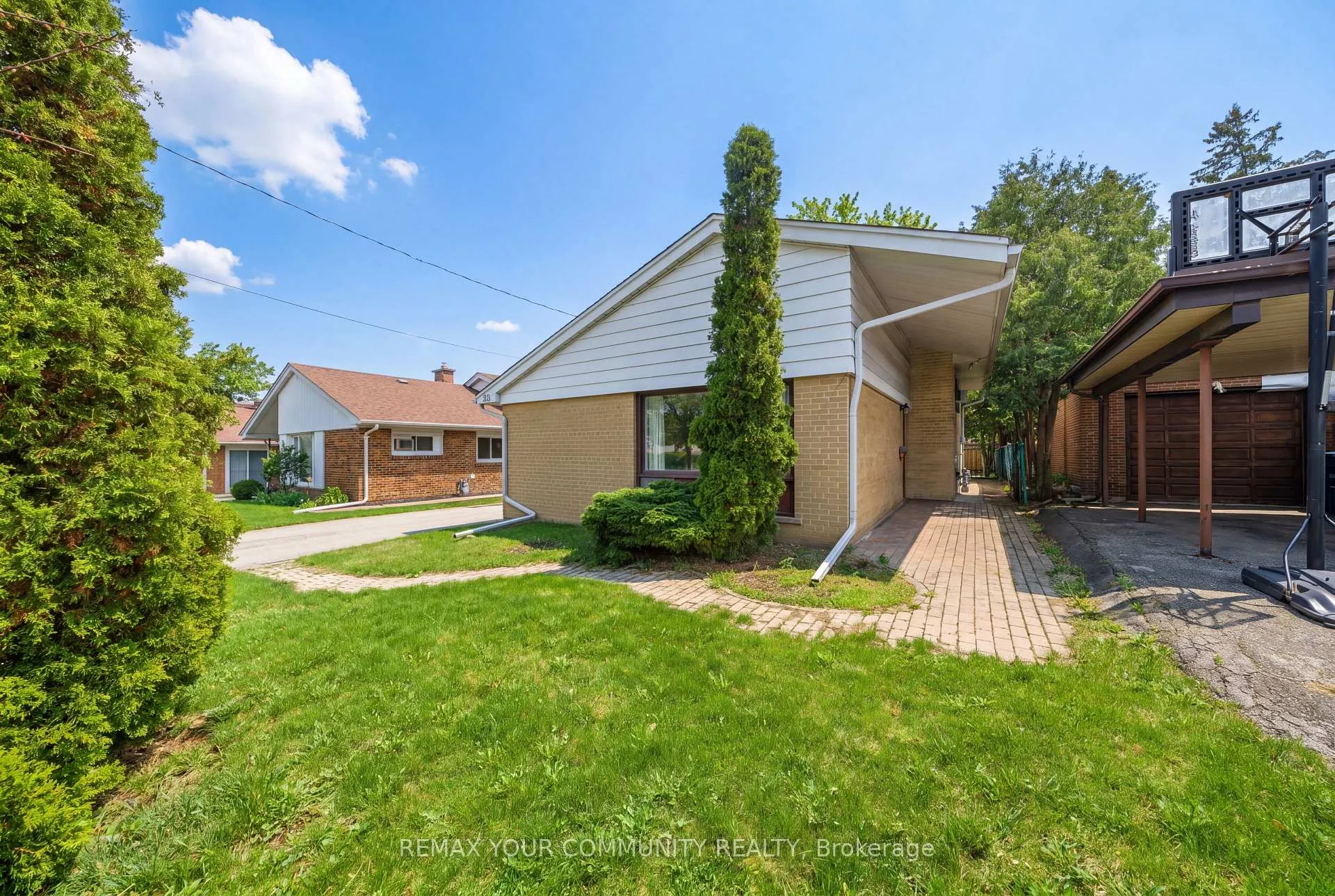 Photo 2 of 25 Fordwich Crescent, Etobicoke, Rexdale-Kipling — HOMEH