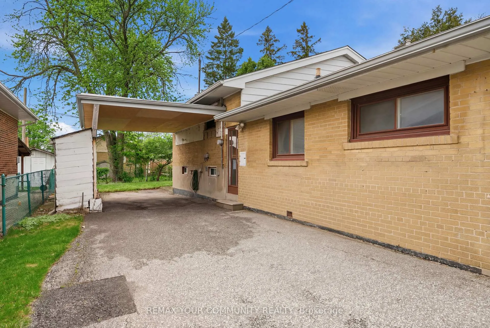 Photo 3 of 25 Fordwich Crescent, Etobicoke, Rexdale-Kipling — HOMEH