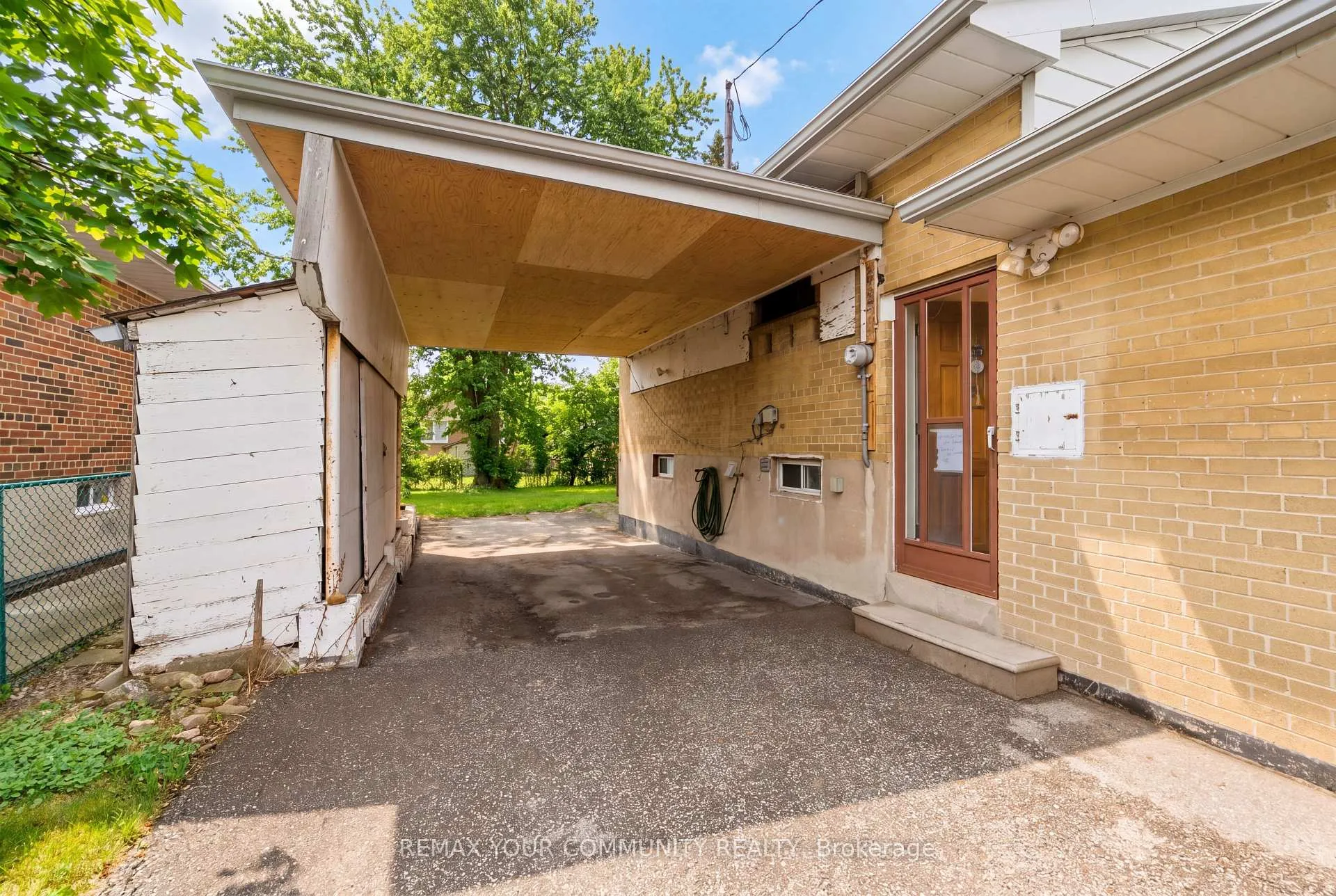 Photo 4 of 25 Fordwich Crescent, Etobicoke, Rexdale-Kipling — HOMEH