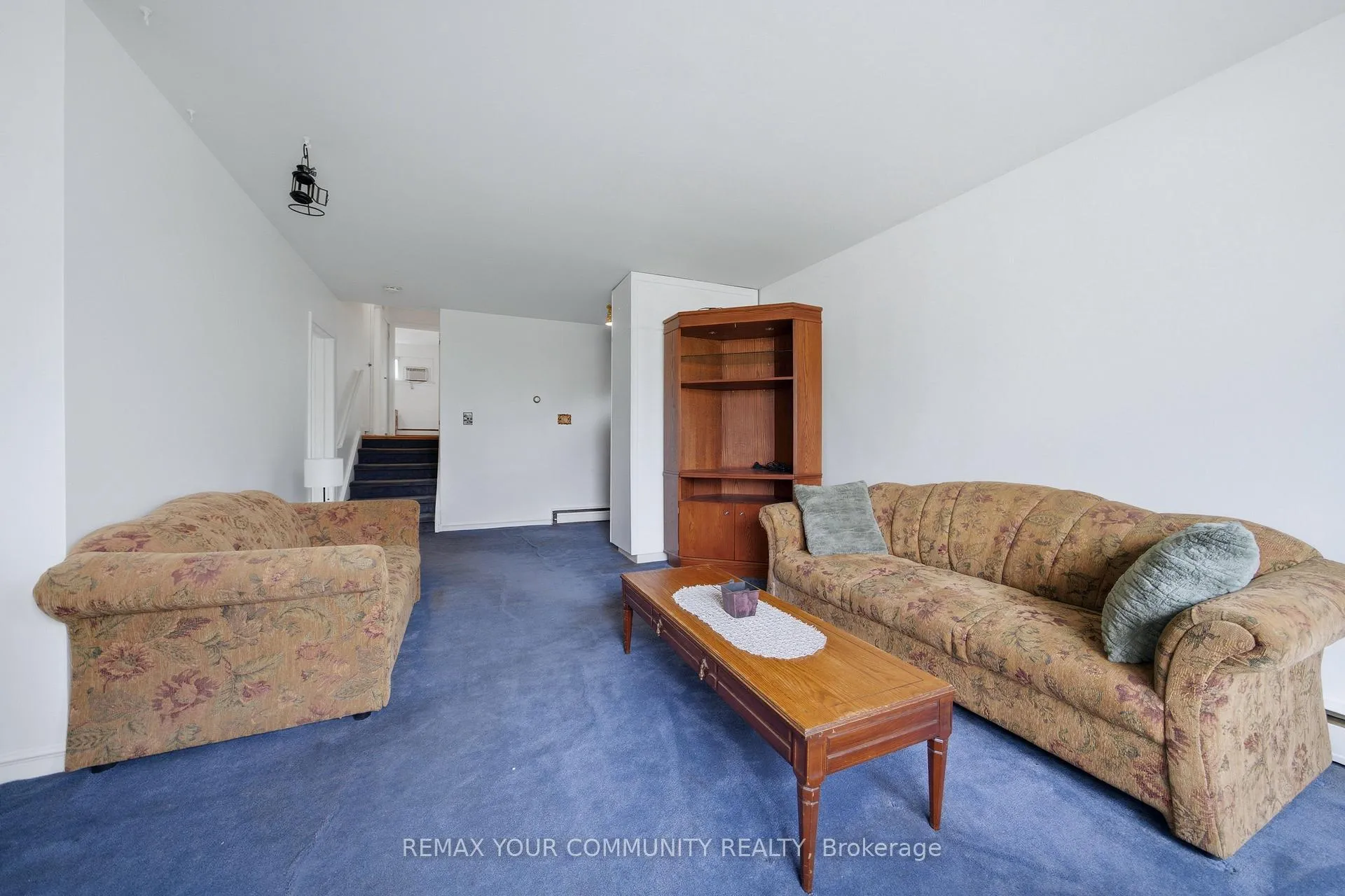 Photo 9 of 25 Fordwich Crescent, Etobicoke, Rexdale-Kipling — HOMEH
