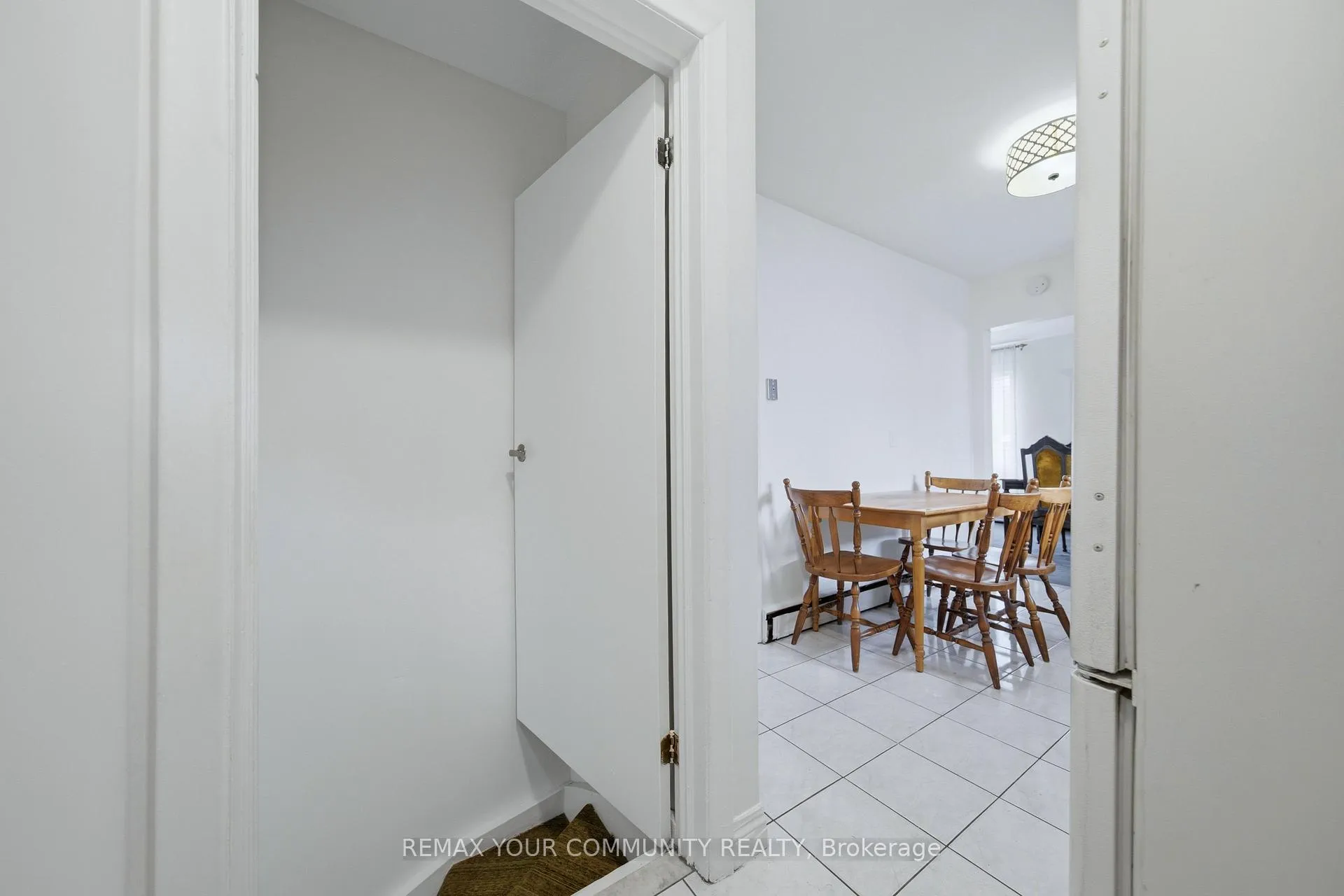 Photo 15 of 25 Fordwich Crescent, Etobicoke, Rexdale-Kipling — HOMEH