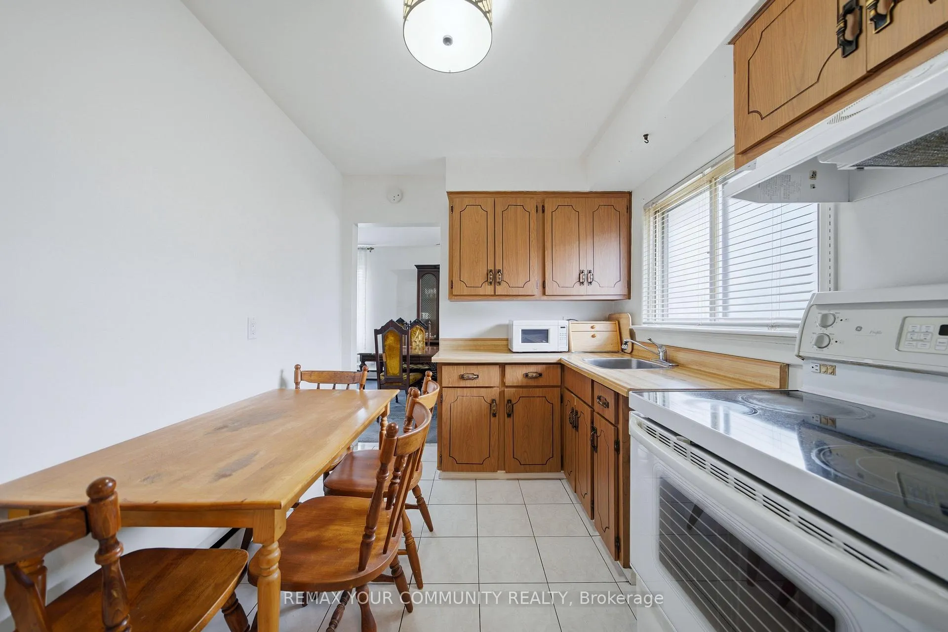Photo 17 of 25 Fordwich Crescent, Etobicoke, Rexdale-Kipling — HOMEH